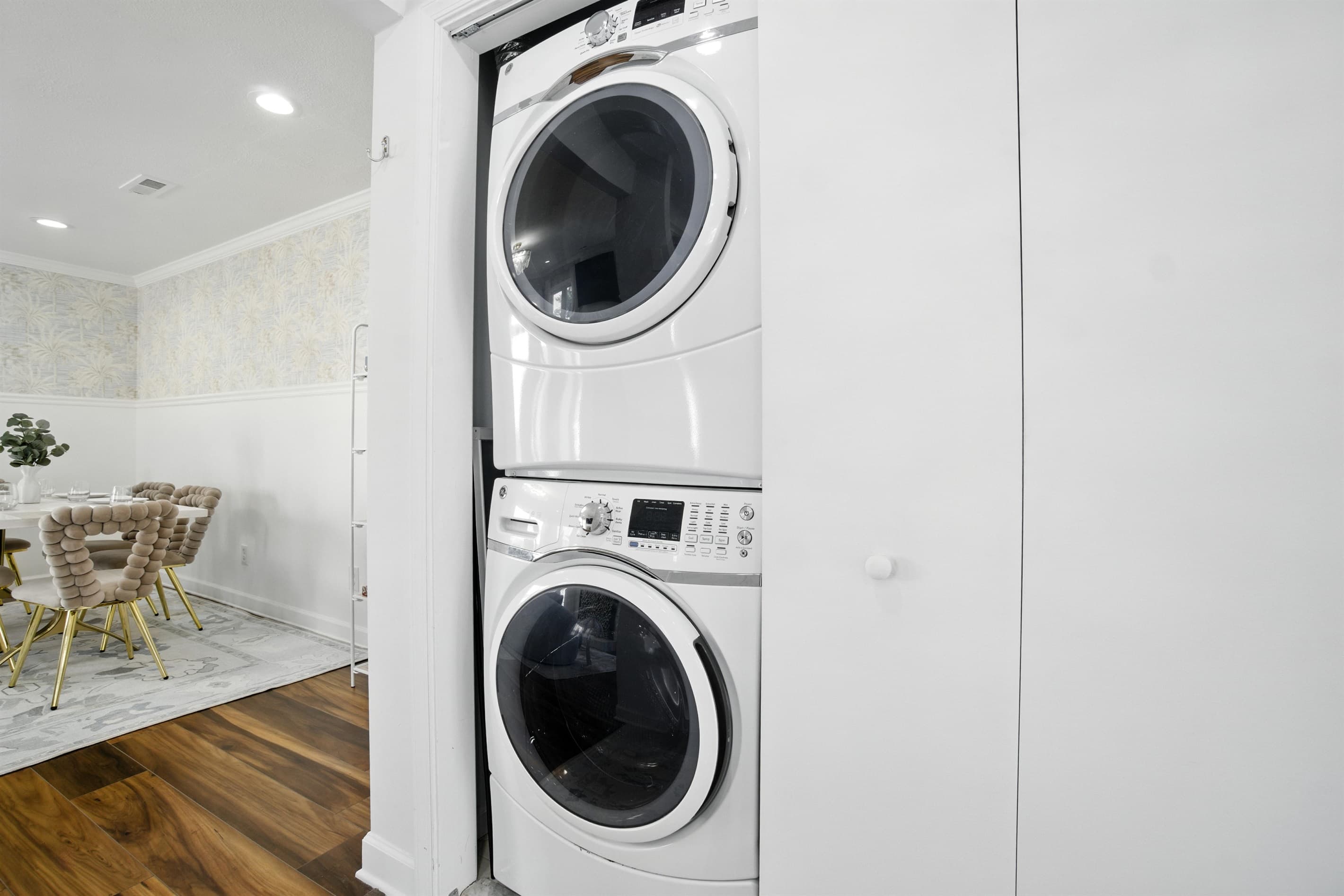 Full-size Washer & Dryer on the main level