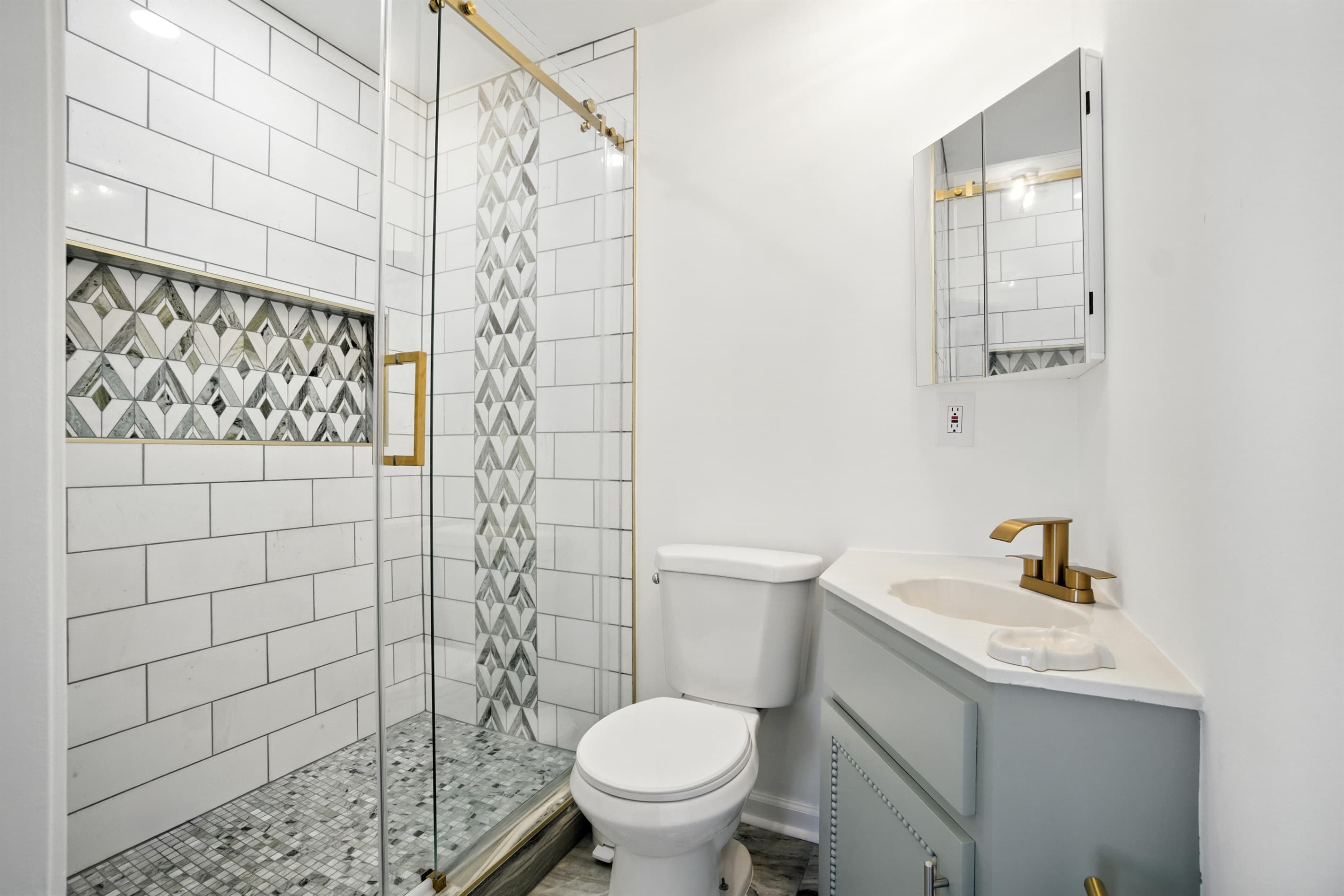 Primary en-suite bath upstairs