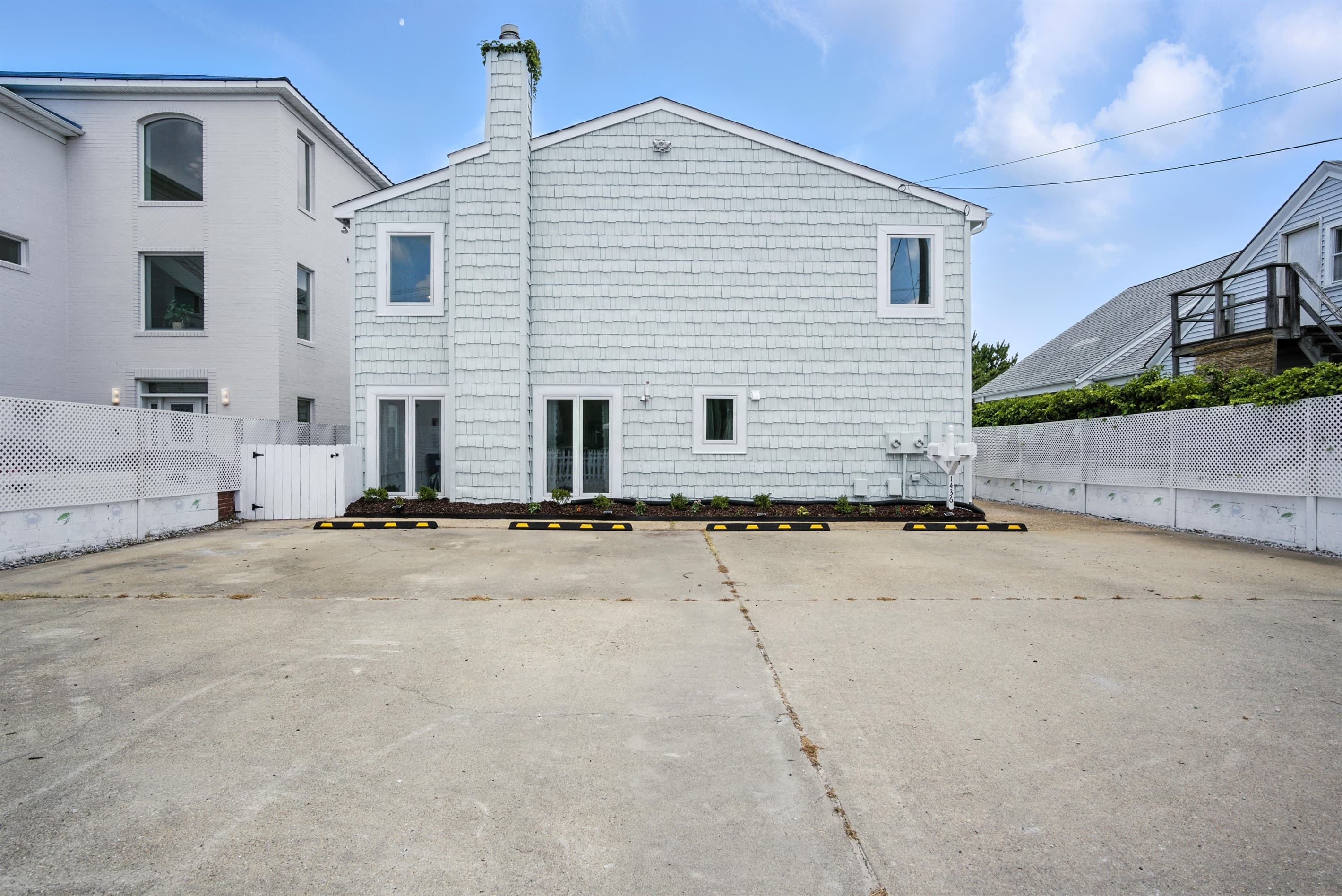 Front of the house has 4 parking spaces (2 for Unit A & 2 for Unit B). THIS LISTING IS FOR UNIT B.