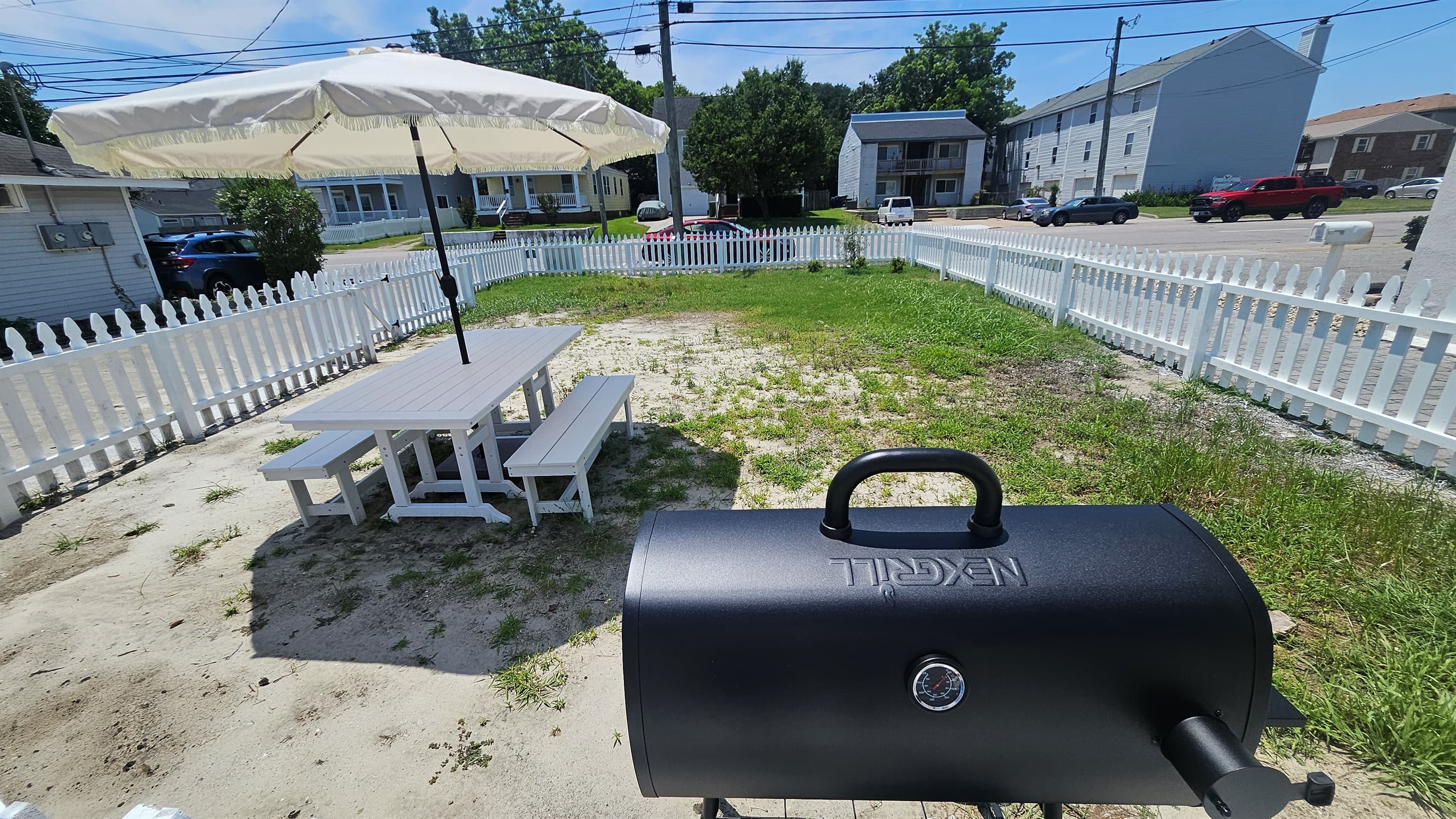 Front Yard has the BBQ Grill and table with seating and shade for outdoor dining