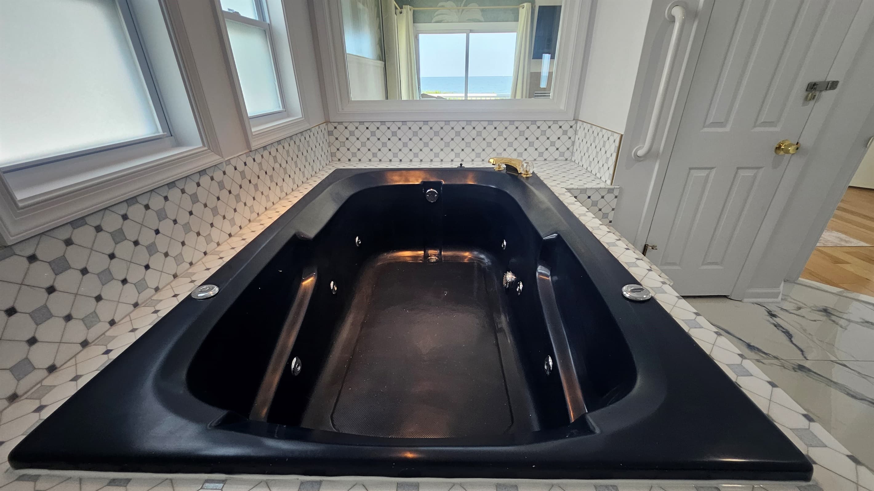 En-Suite Bathroom to the Primary Bedroom has an Extra-Large Jetted Tub with views of the ocean through the bedroom - Enjoy views of the Ocean while soaking in the tub!