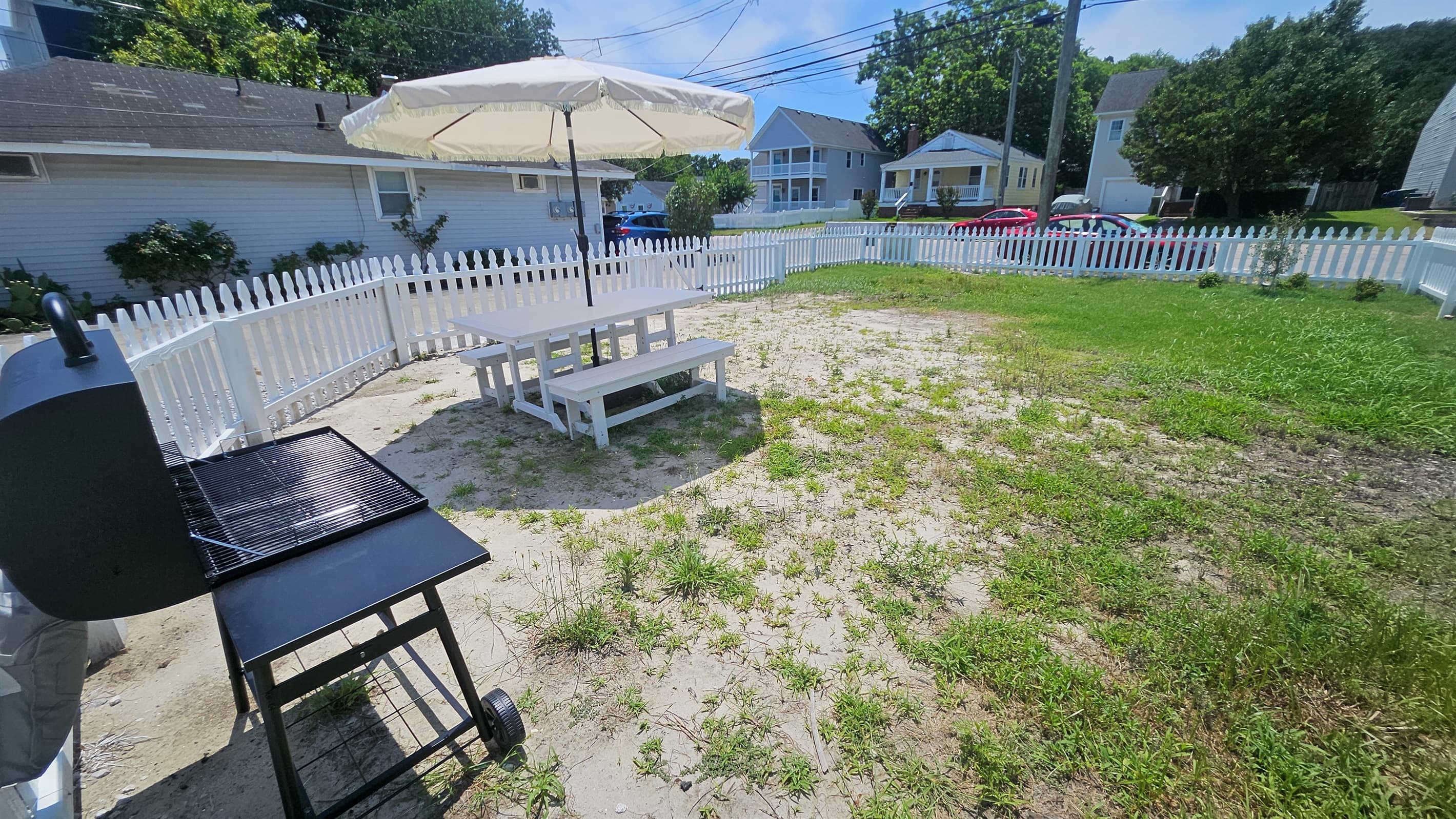 Front Yard has a BBQ grill, large table with seating and umbrella for shade and is fully fenced for kids and pets