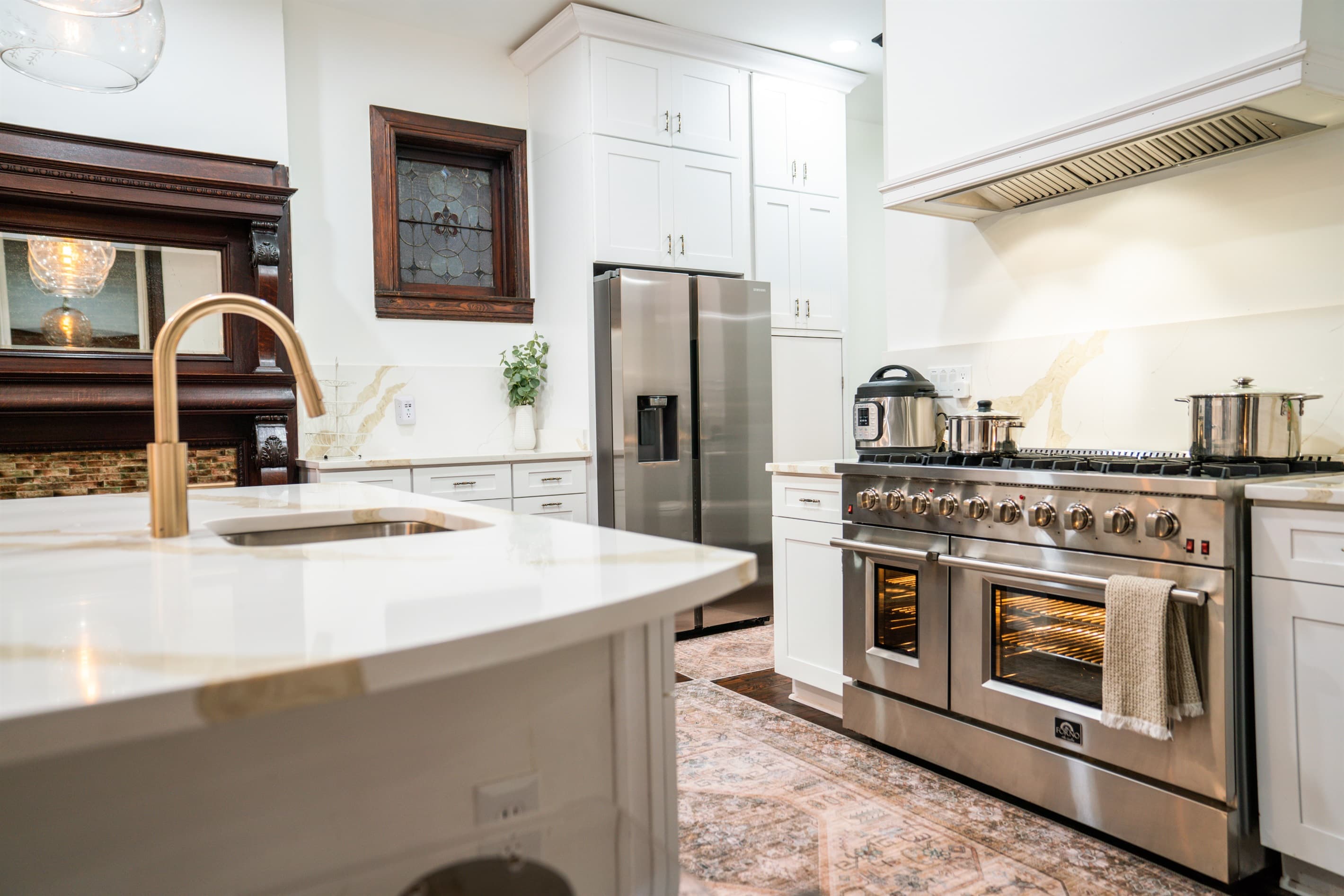 The dual oven allows you to prepare your dinner in one oven, and your dessert in the second oven!