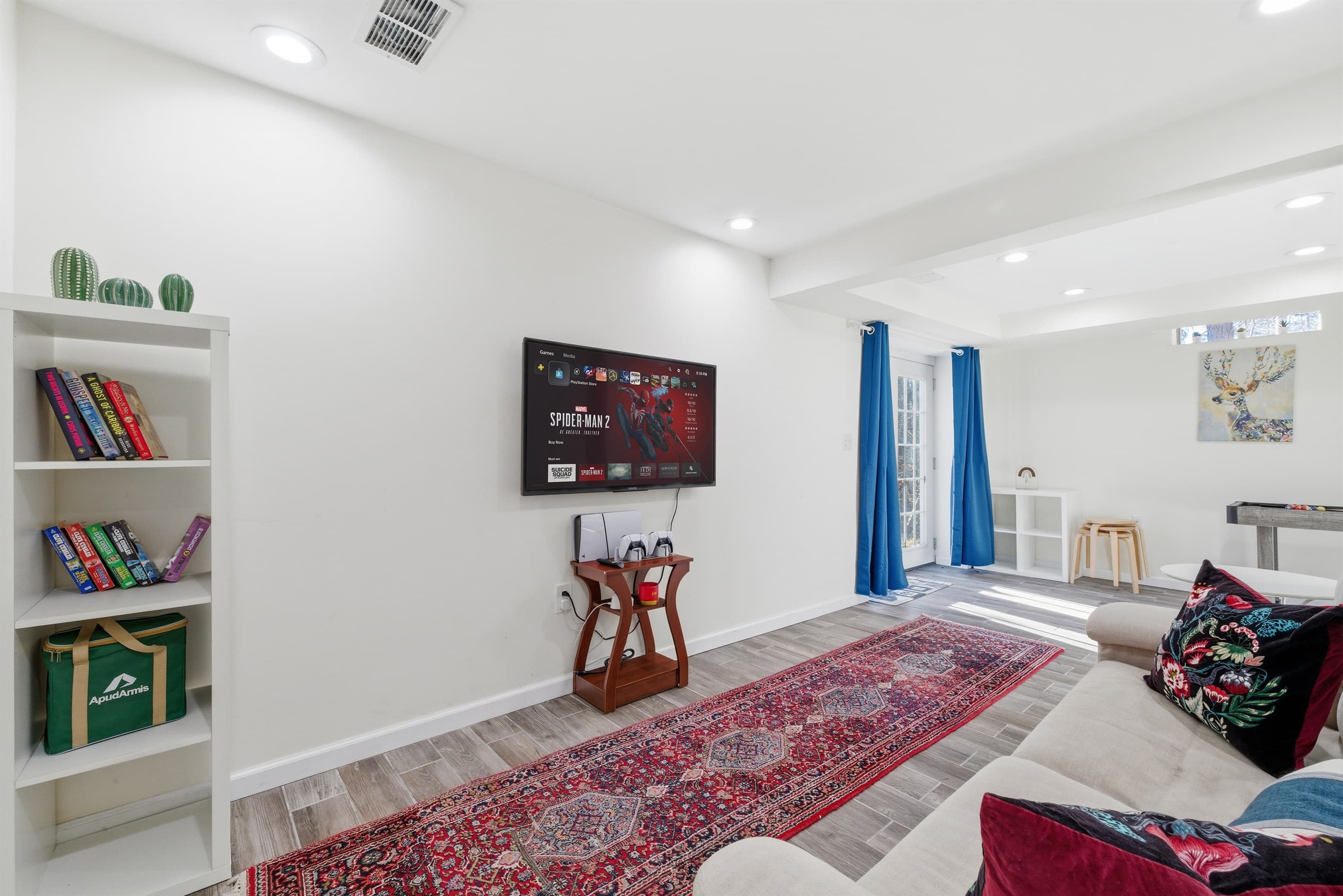 Lower level with Smart TV, PlayStation 5, foosball, mini pool table  - Serhii Chalet Pocono