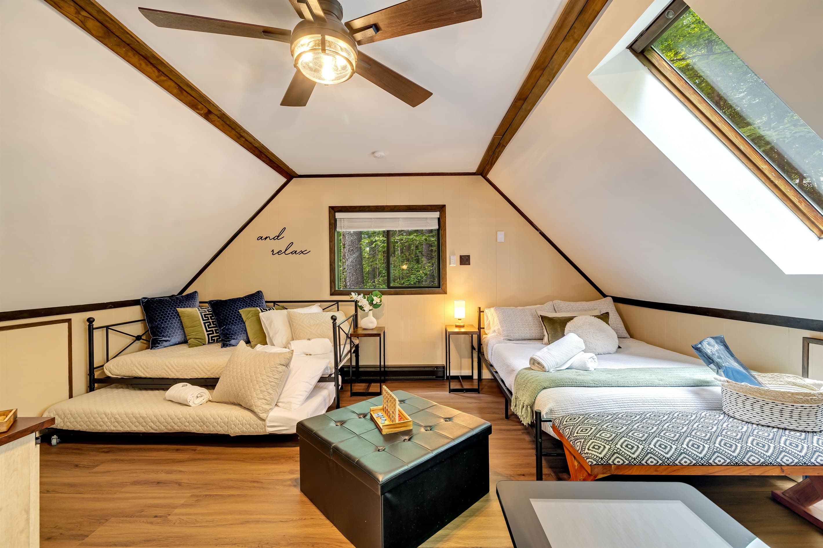 Loft with 3 sleeping spaces. Board games, arcade