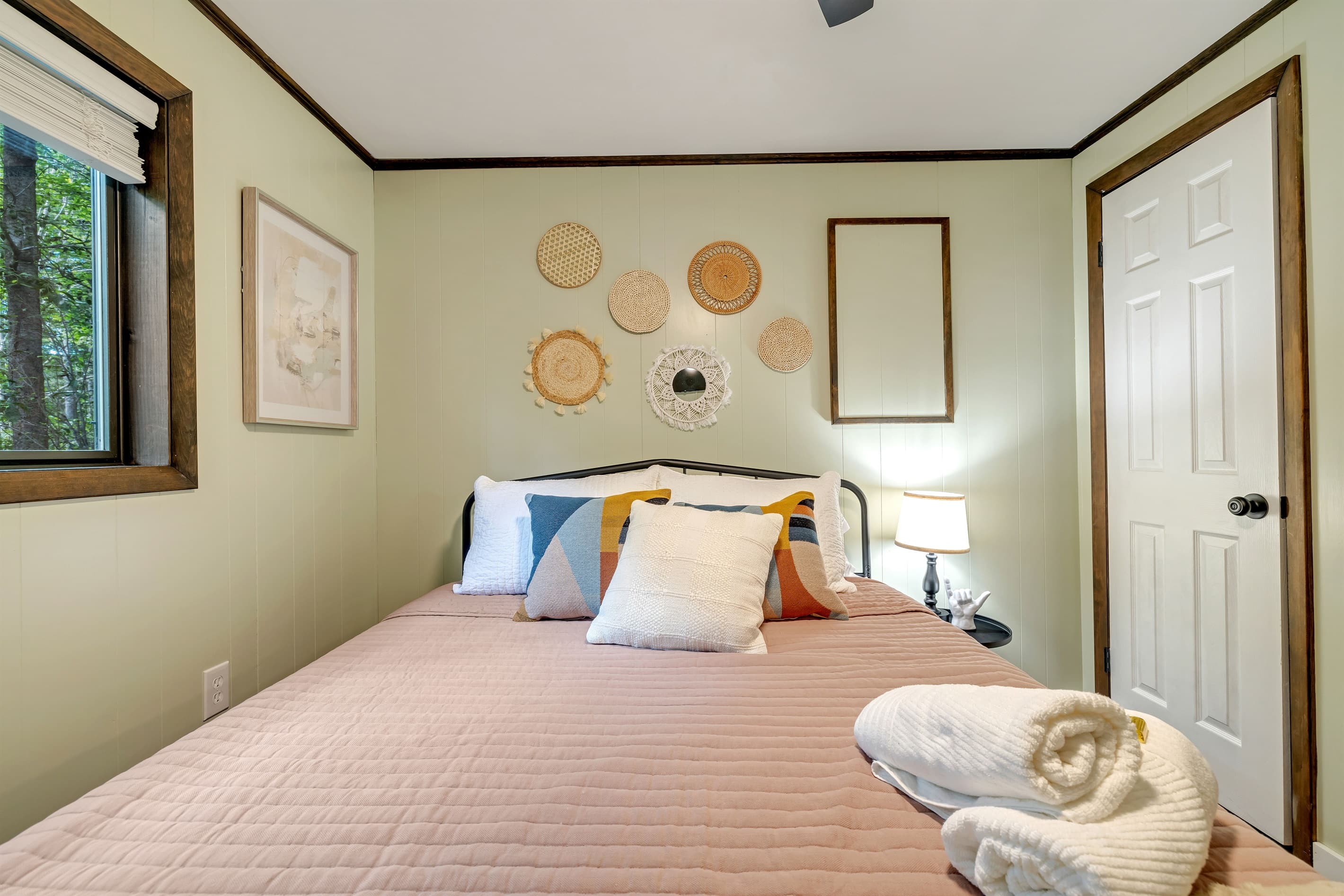 Bedroom 2 with queen size bed and smart TV
