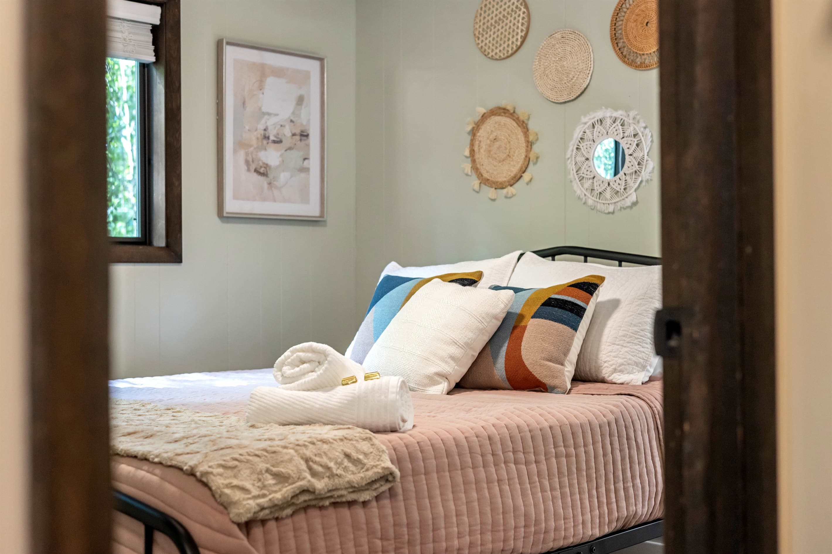 Bedroom with queen size bed