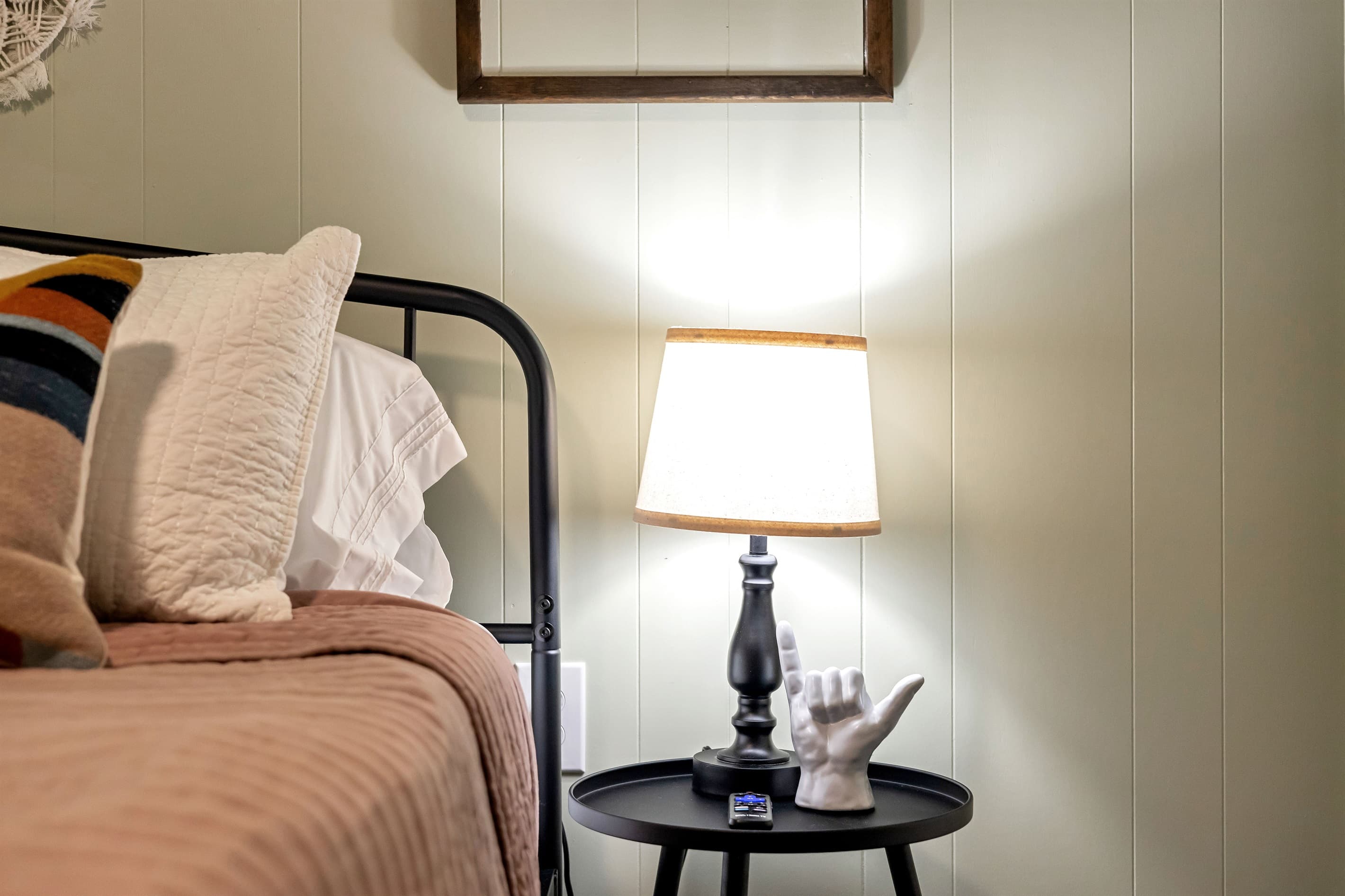 Bedroom with queen size bed