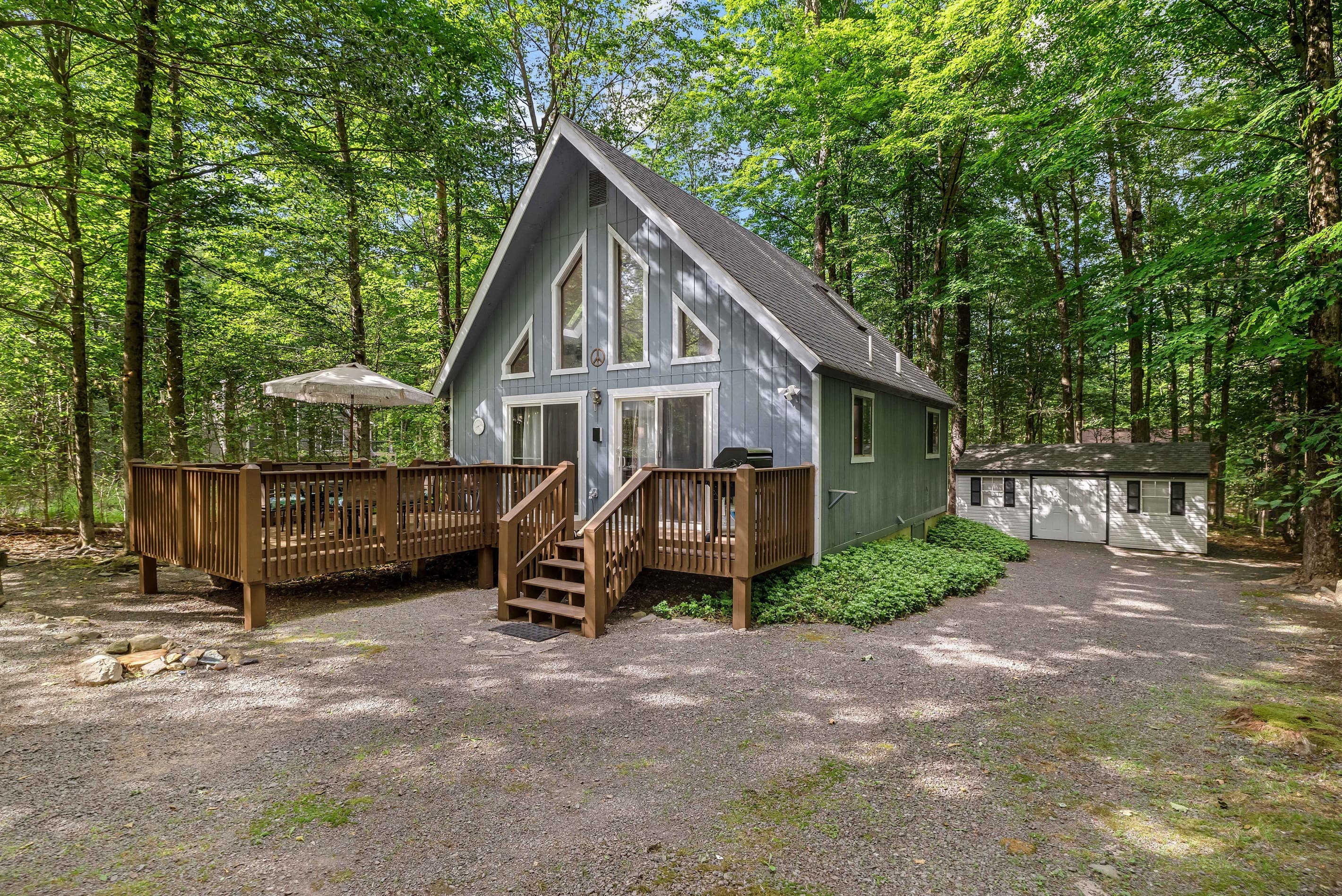 Arrowhead Lake rental - View from driveway - Serhii Vacation Rentals