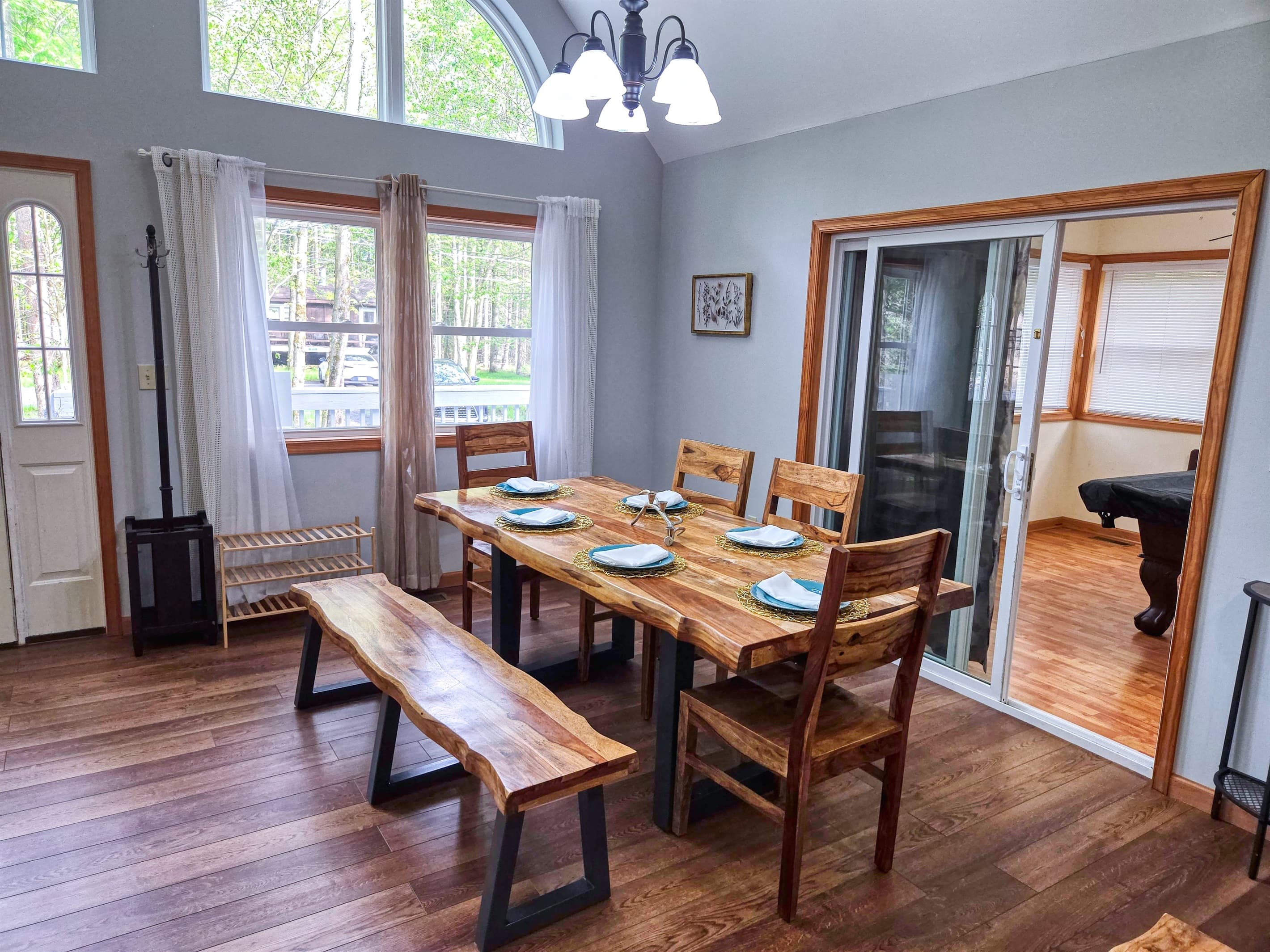 Dining area | Arrowhead Lake rental