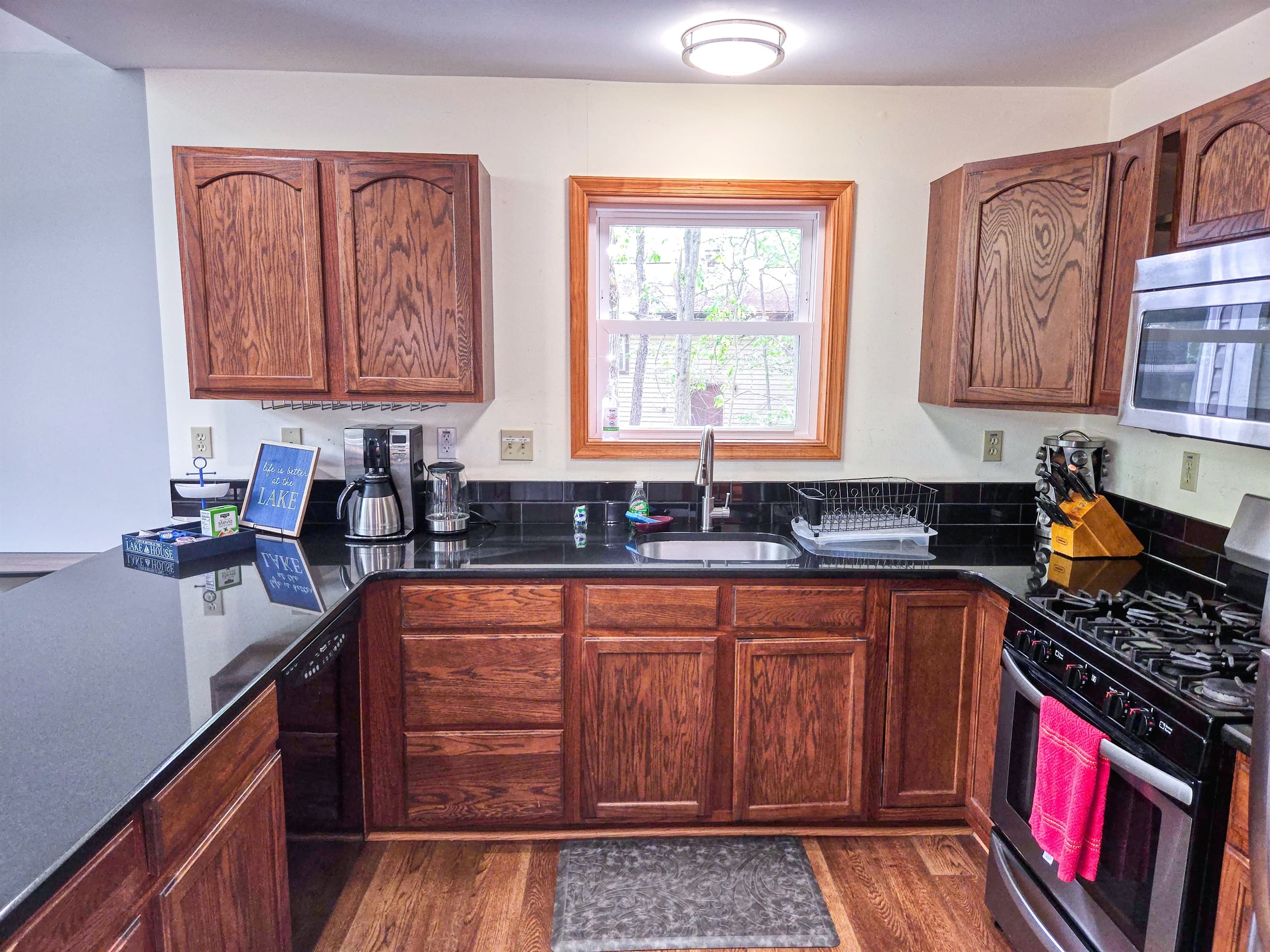 Kitchen with modern appliances | Arrowhead Lake rental