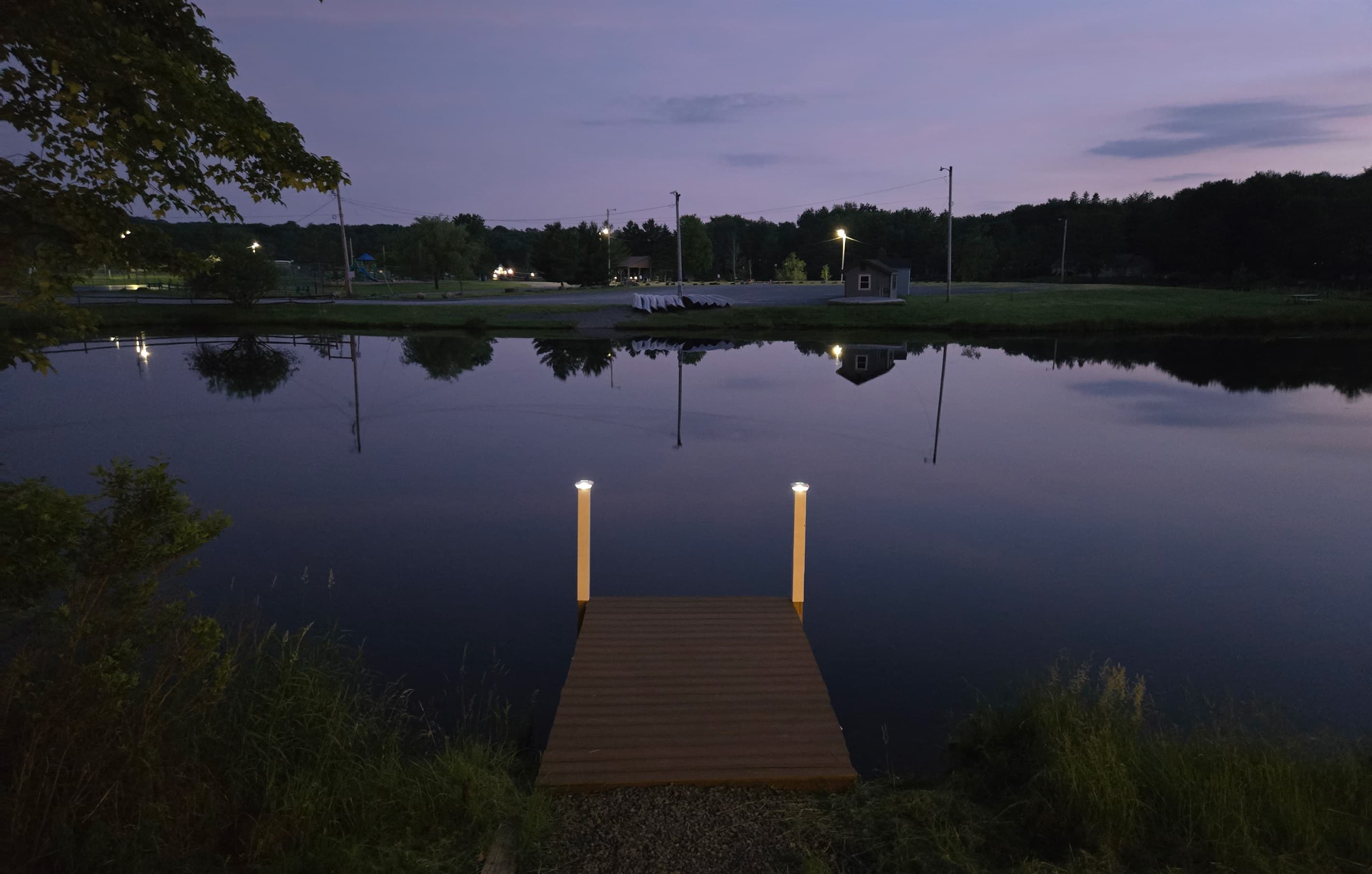 Night view of the lake
