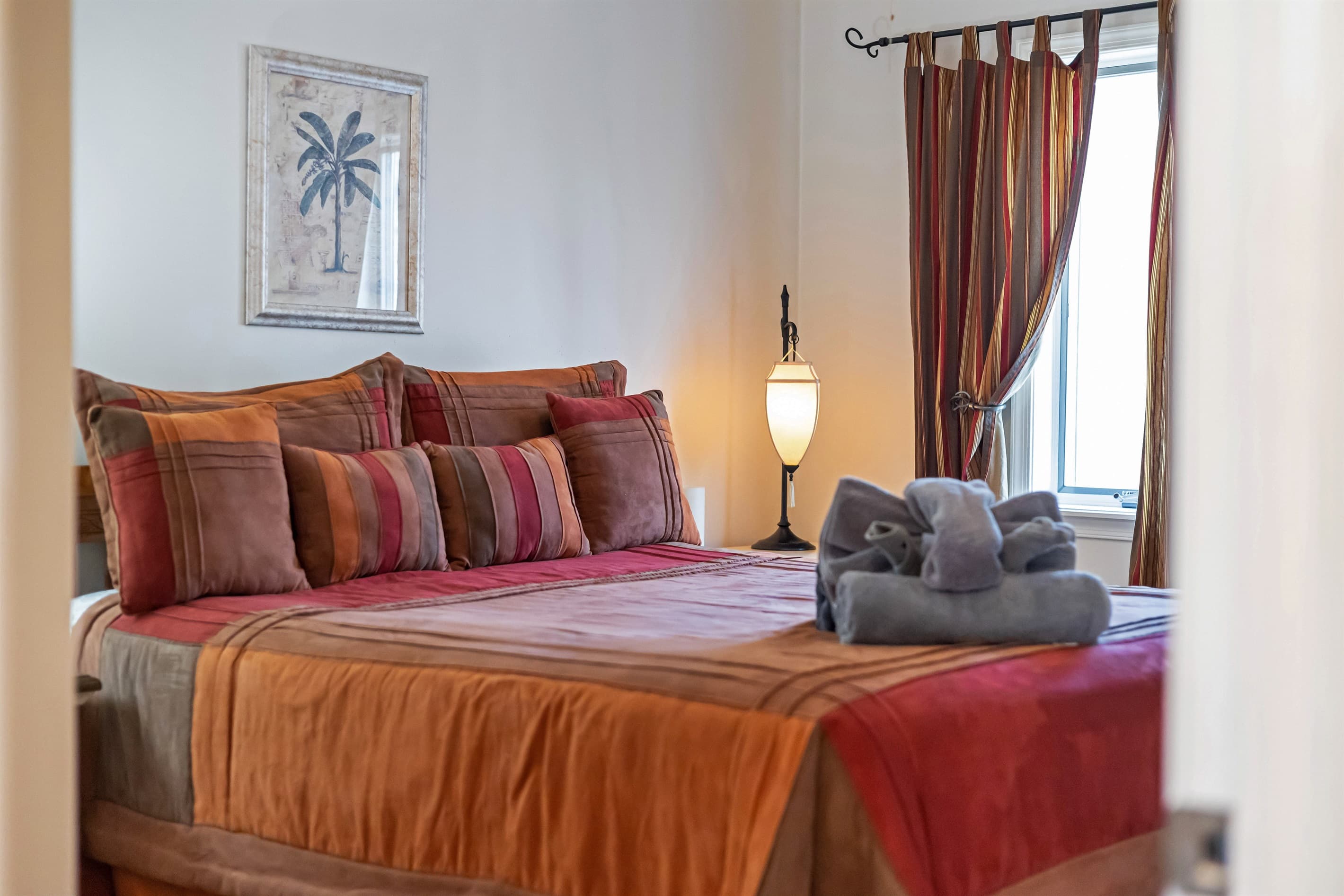 Bedroom with Queen bed