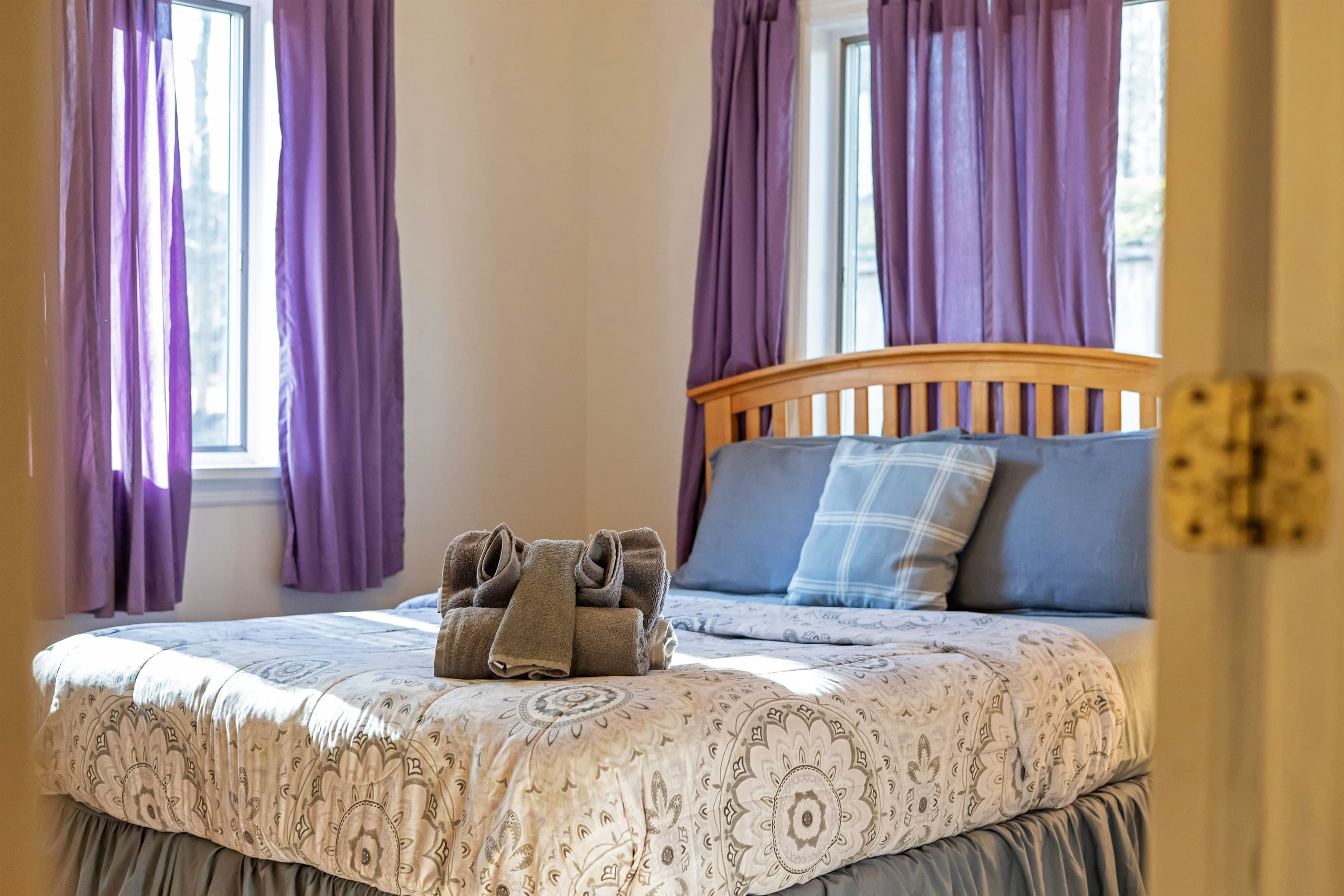 Bedroom with Queen bed
