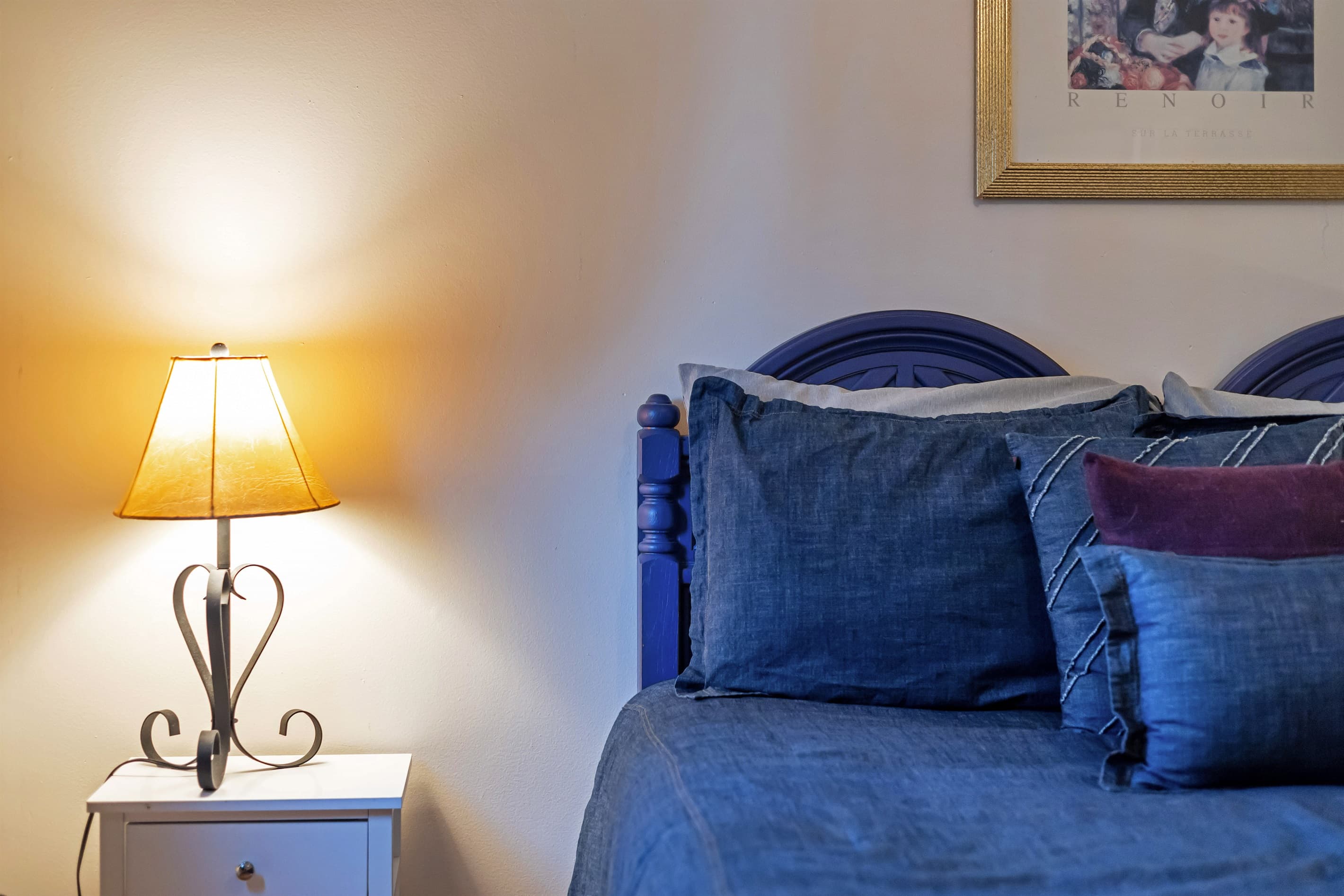 Bedroom with Queen bed