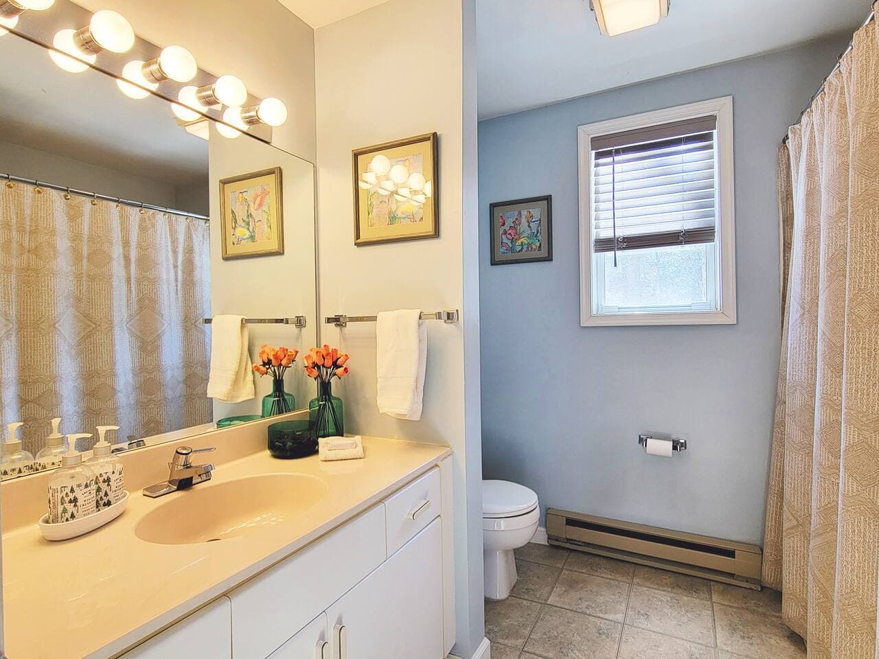 Full bathroom with sink, toilet and bathtub