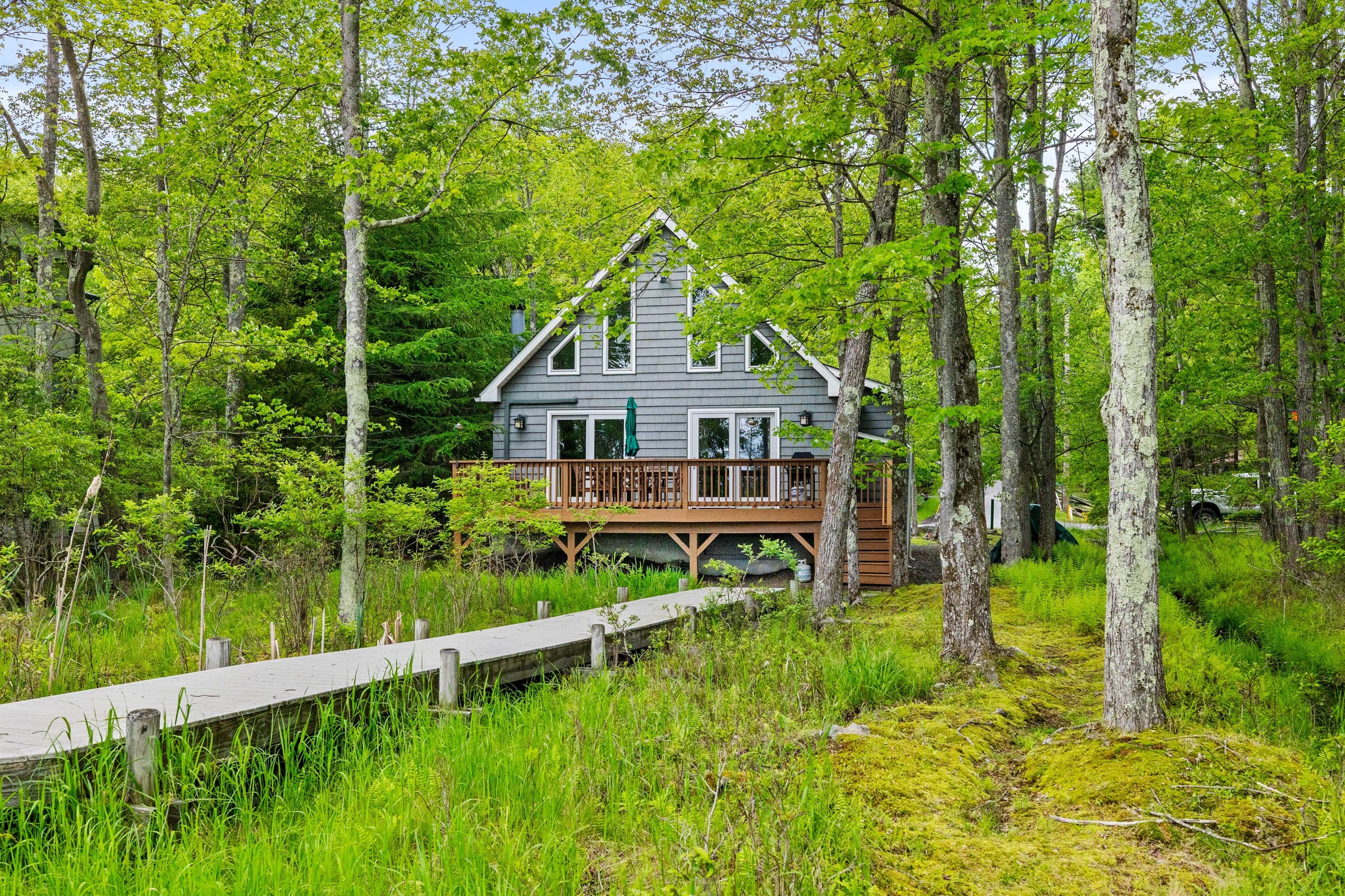 Lakefront home in a wooded lot | Arrowhead Lake | Serhii Vacation Rentals