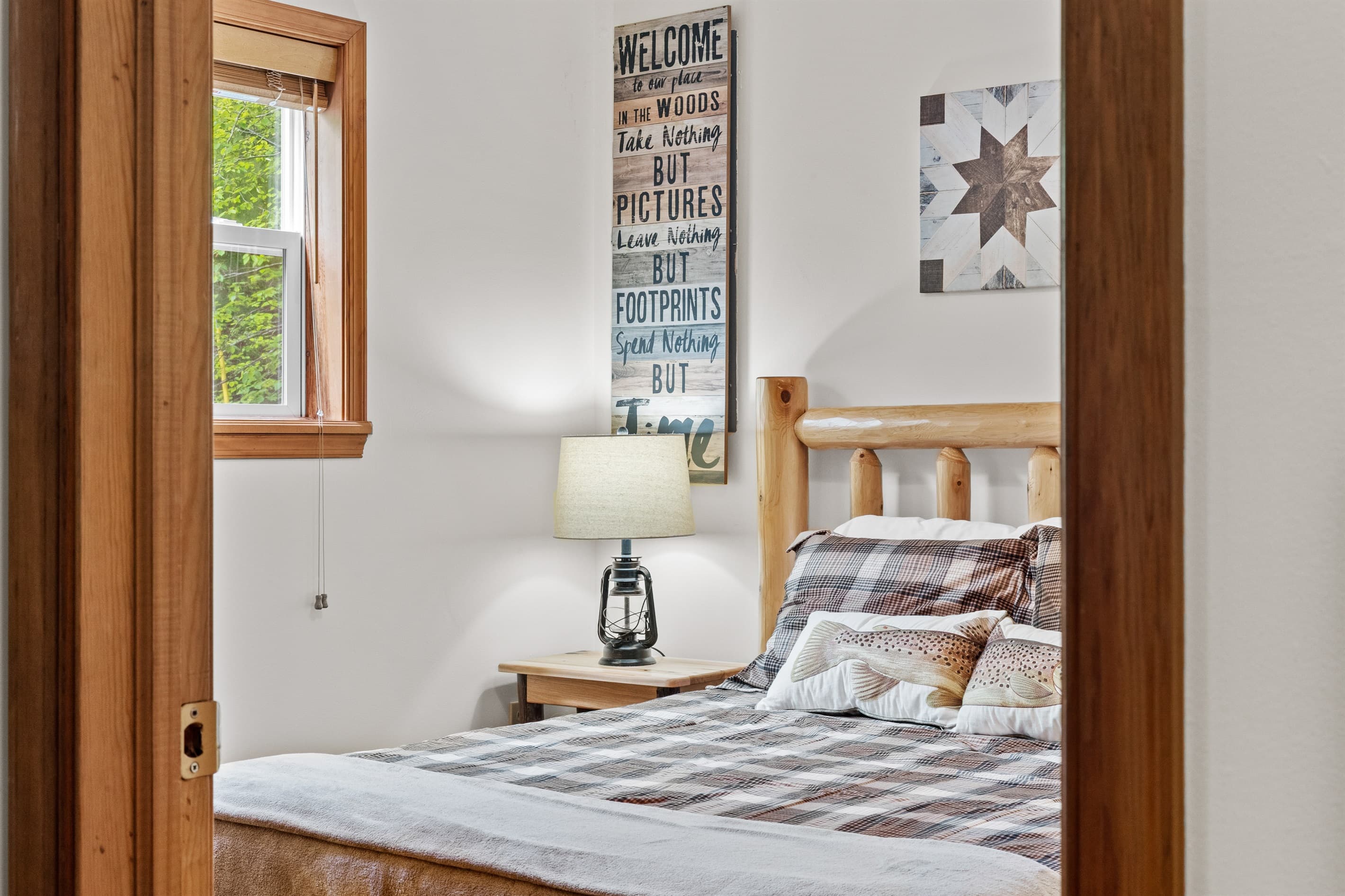 Bedroom 2 with queen size bed