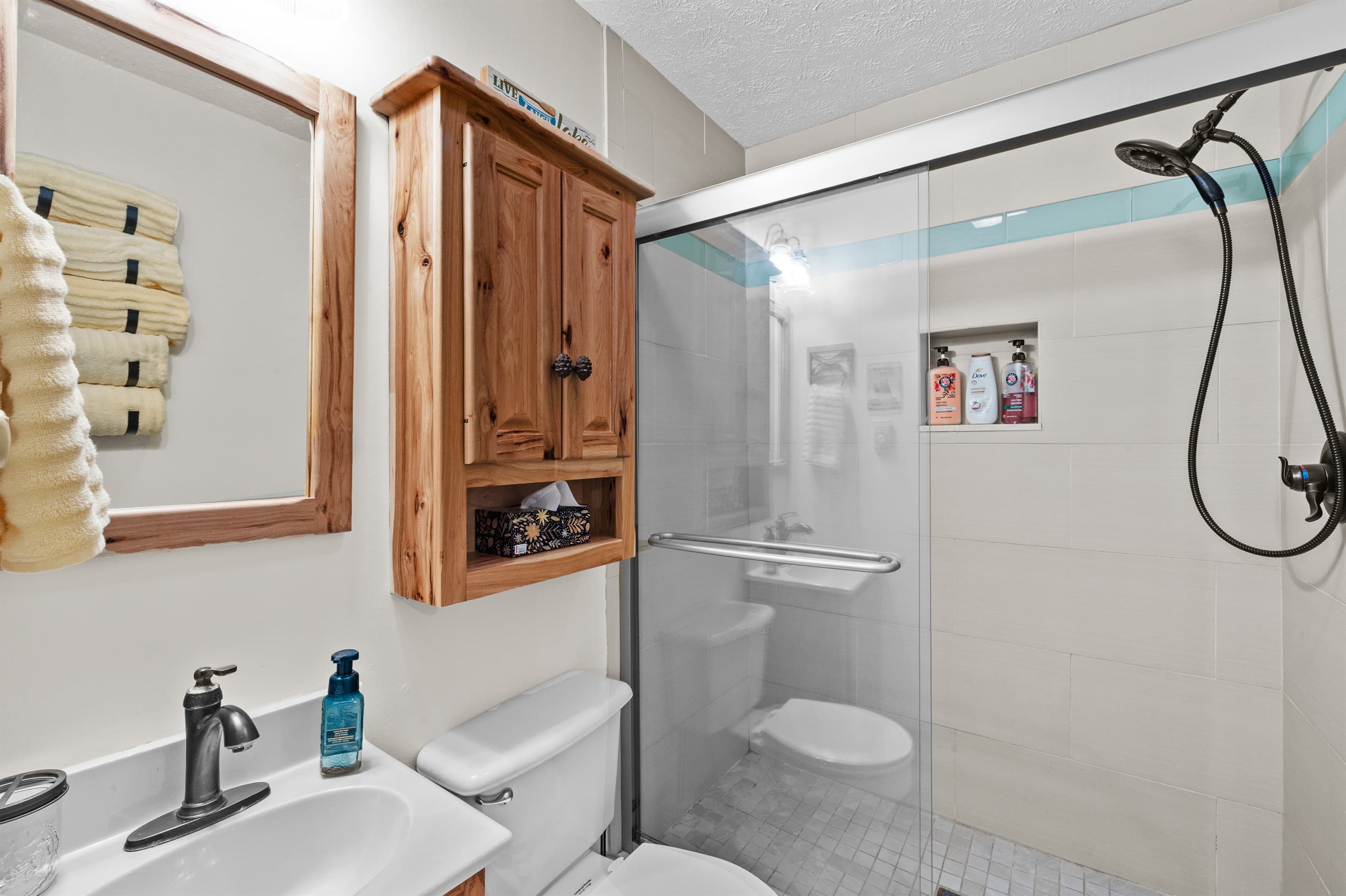 Full bathroom 1