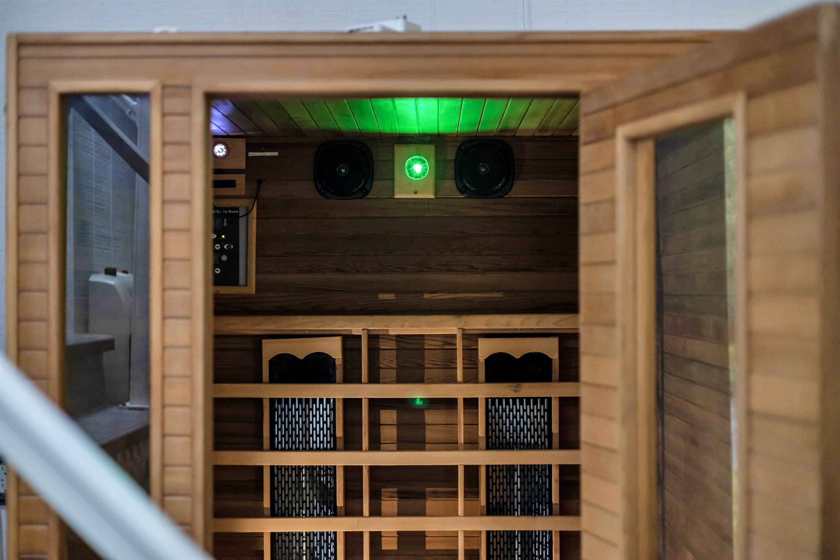 Sauna for 2 in hot tub room