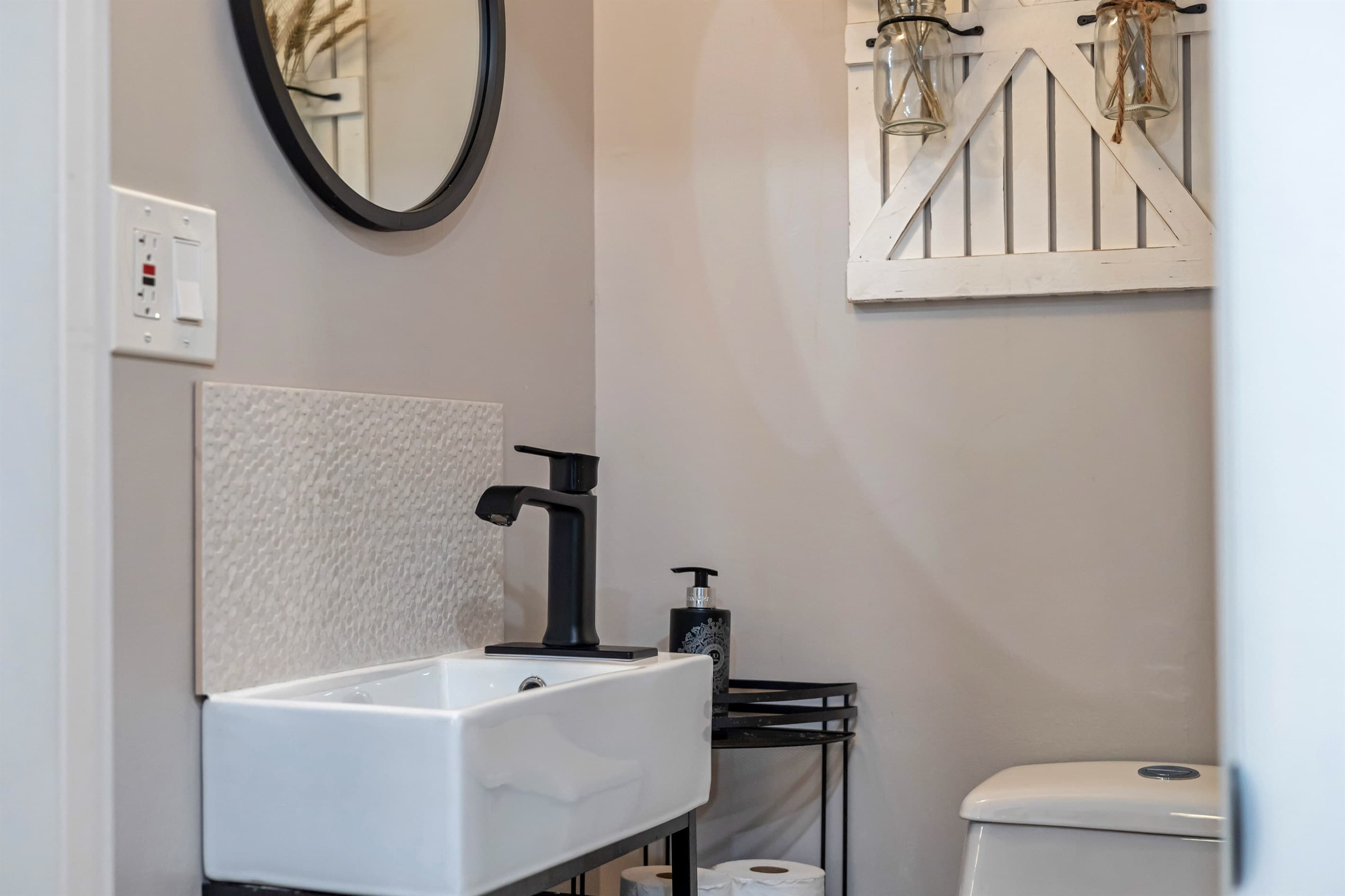 Inviting Bathroom Accents