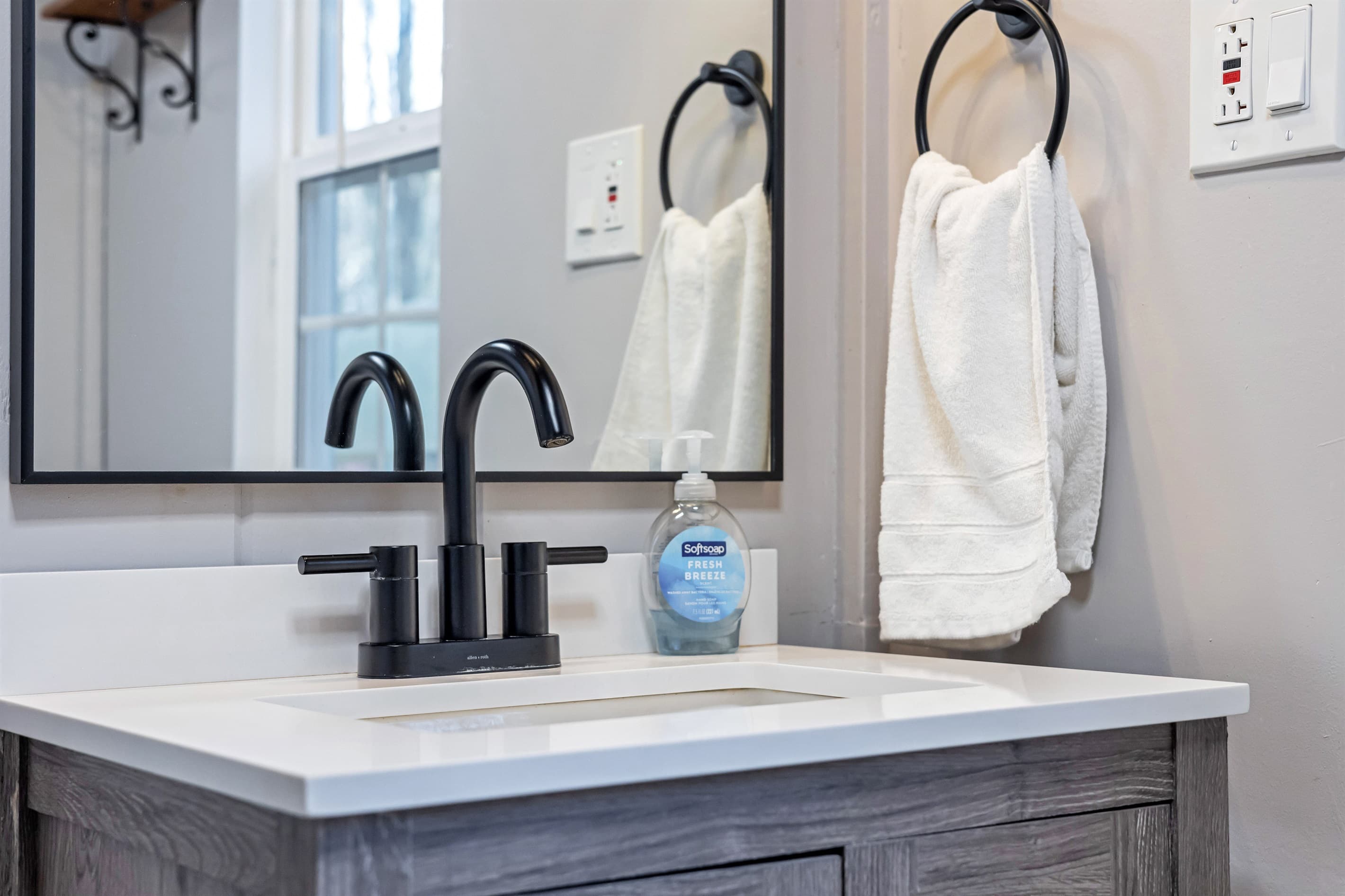 Inviting Bathroom Accents