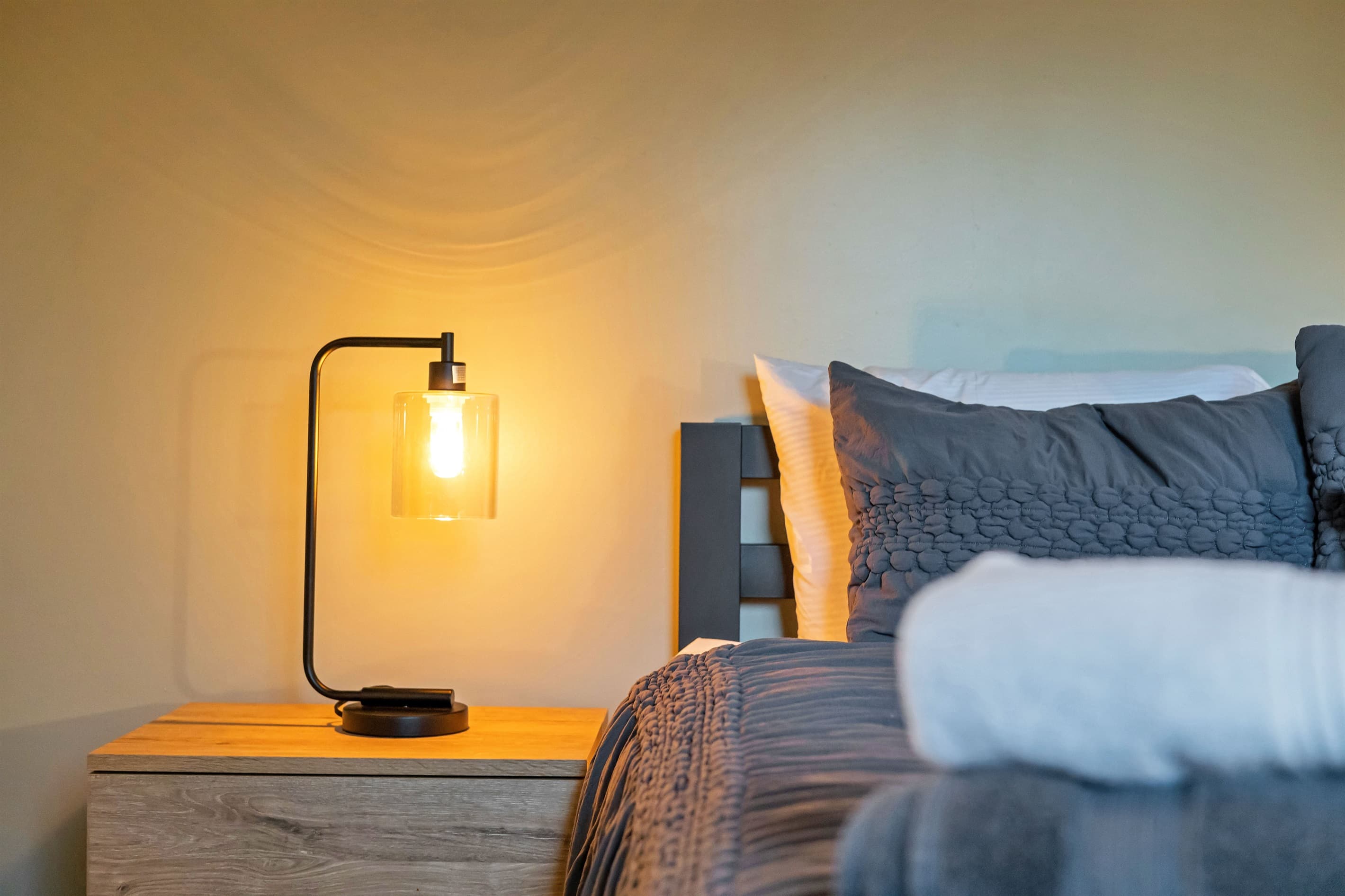 Highlighting the charming details of the bedroom