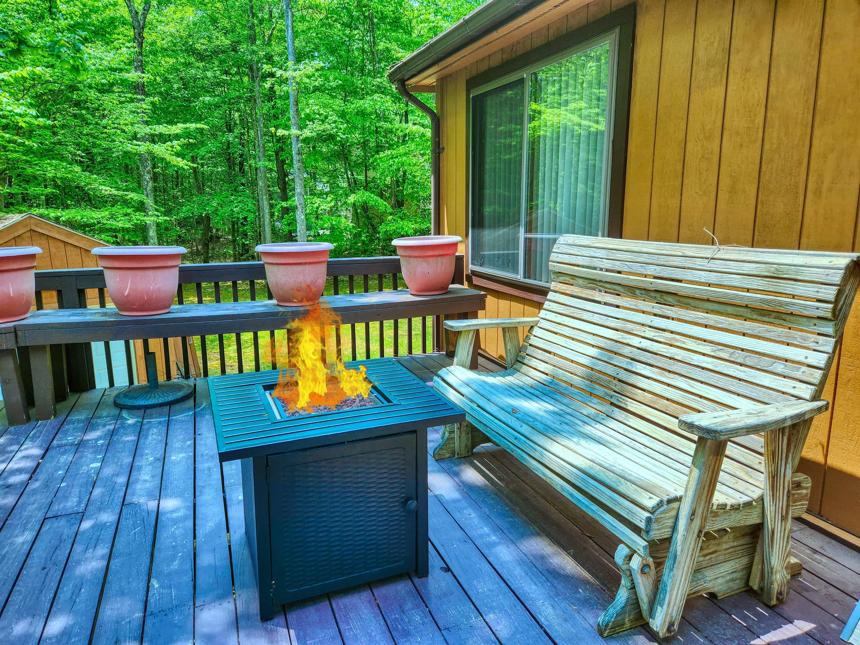 Oversized deck with seating, table and BBQ grill - Serhii Vacation Rentals