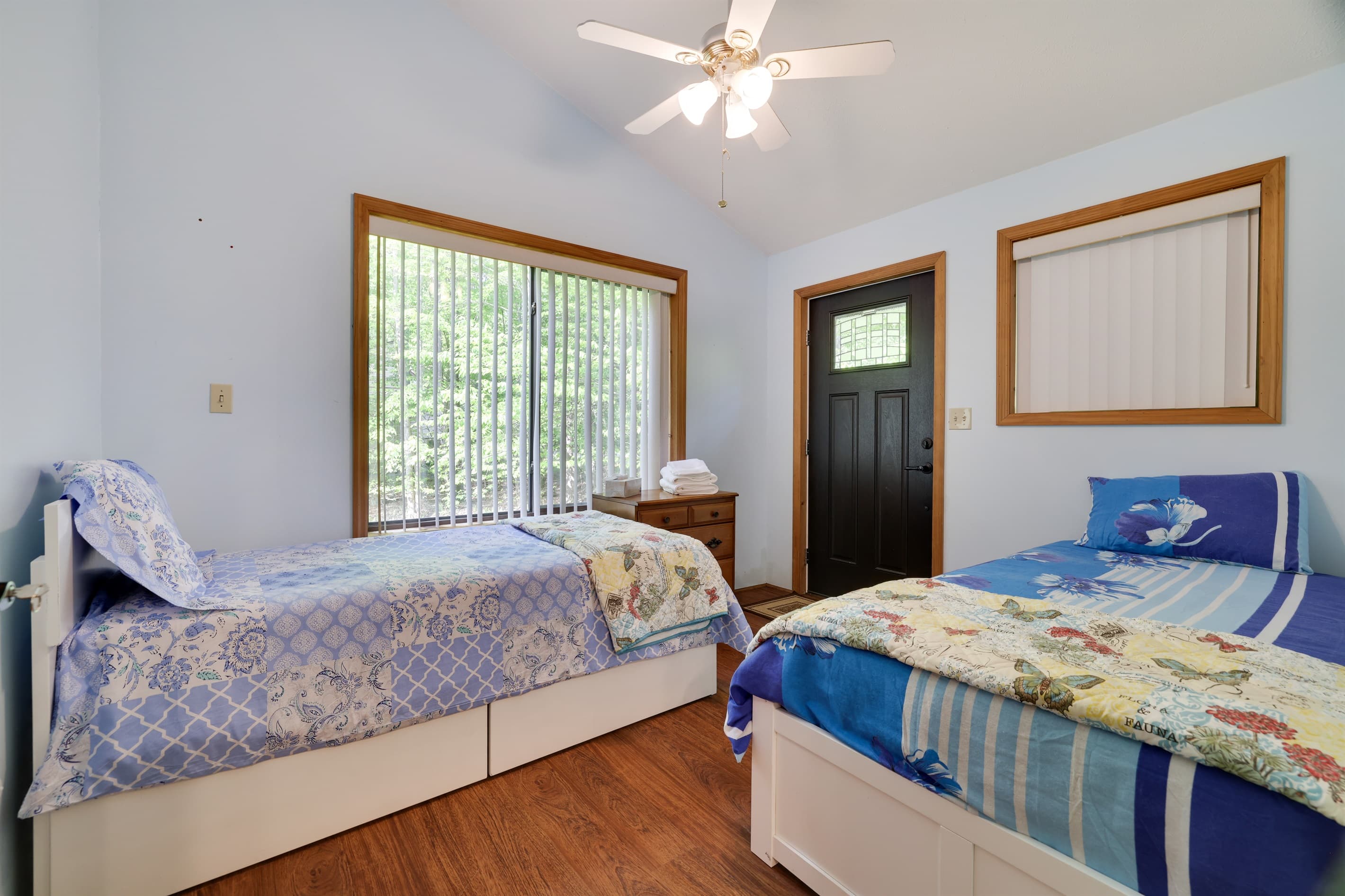 Bedroom with two twin beds