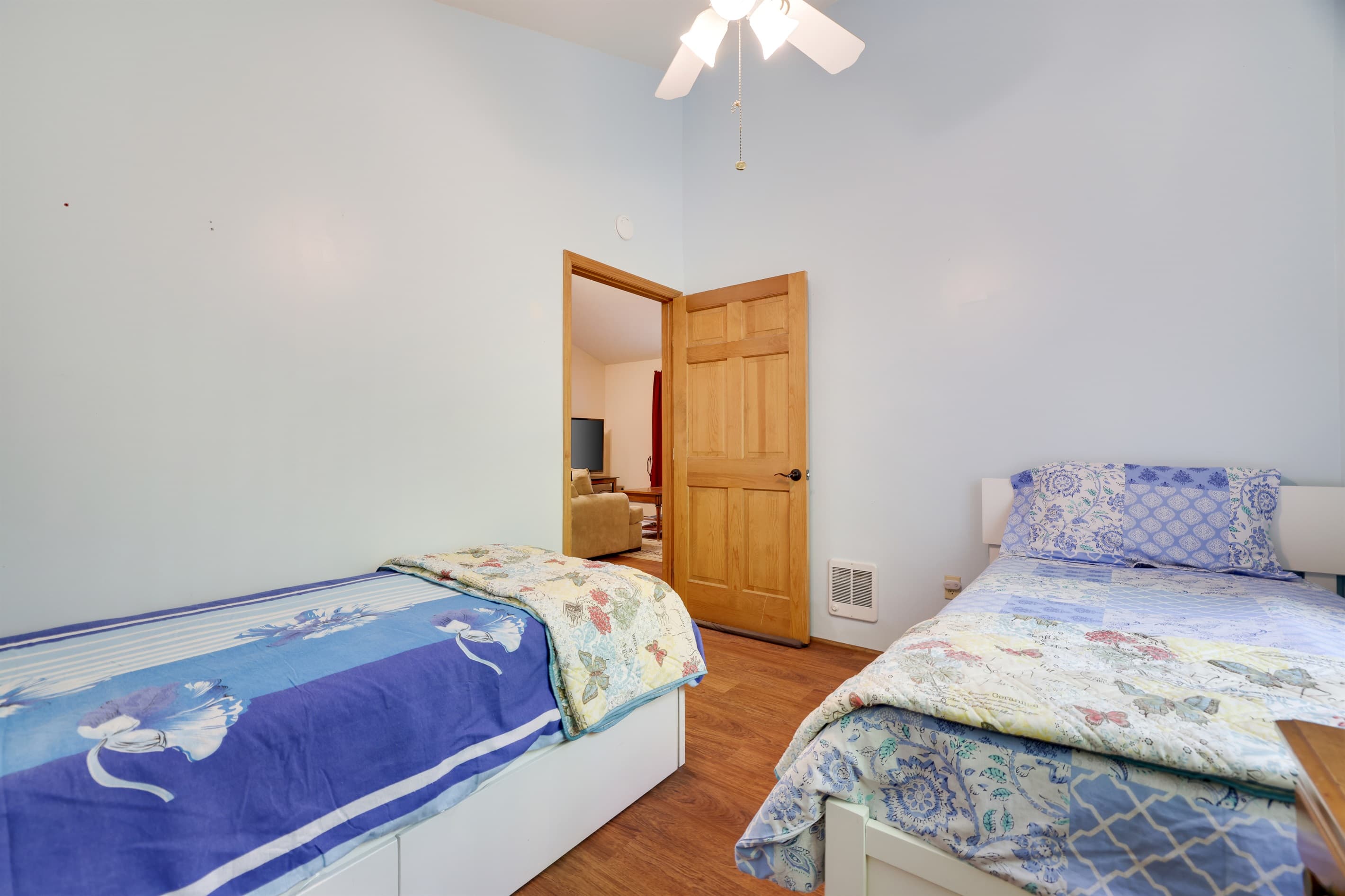 Bedroom with two twin beds