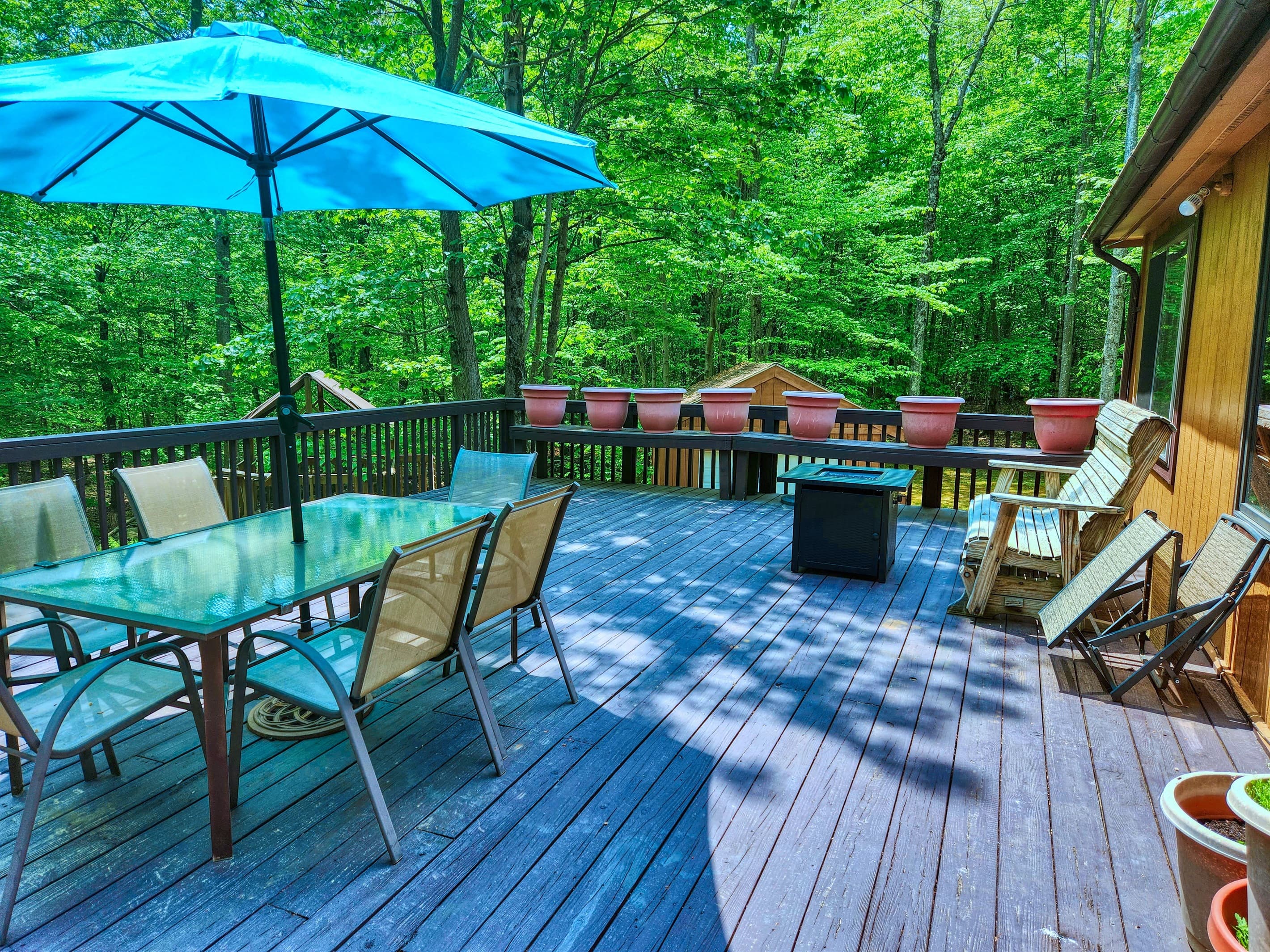 Oversized deck with seating, table and BBQ grill
