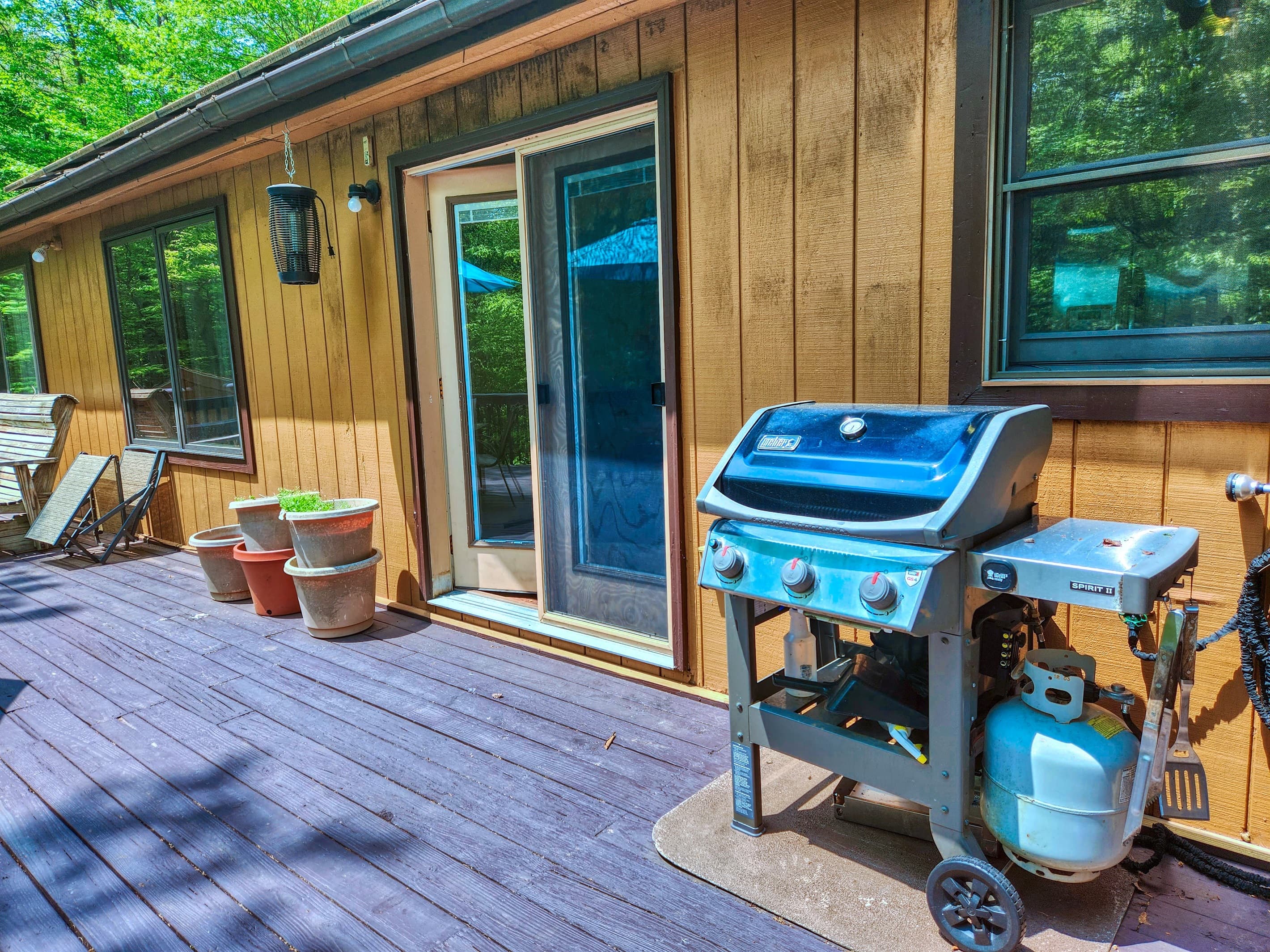 Oversized deck with seating, table and BBQ grill