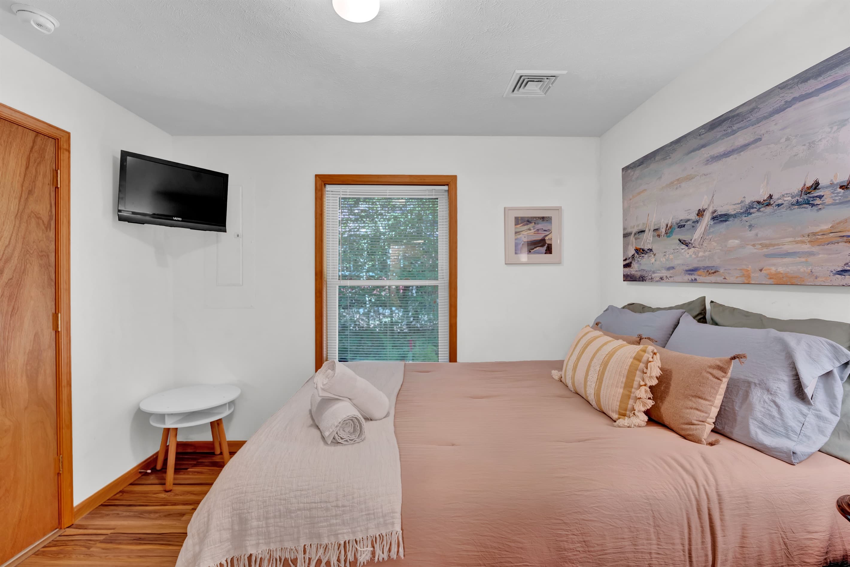 Bedroom with queen bed