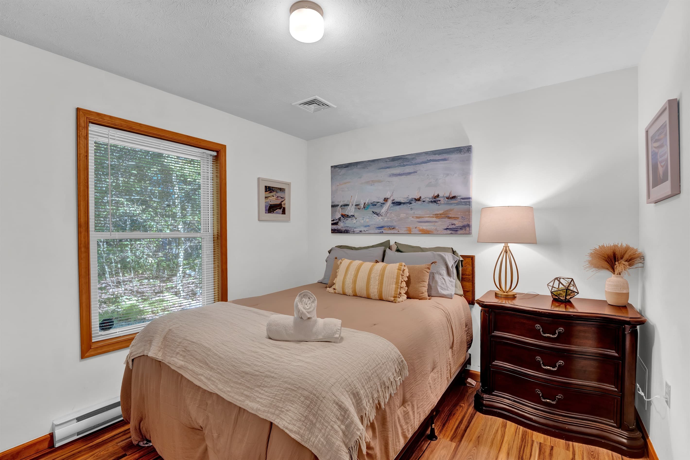 Bedroom with queen bed