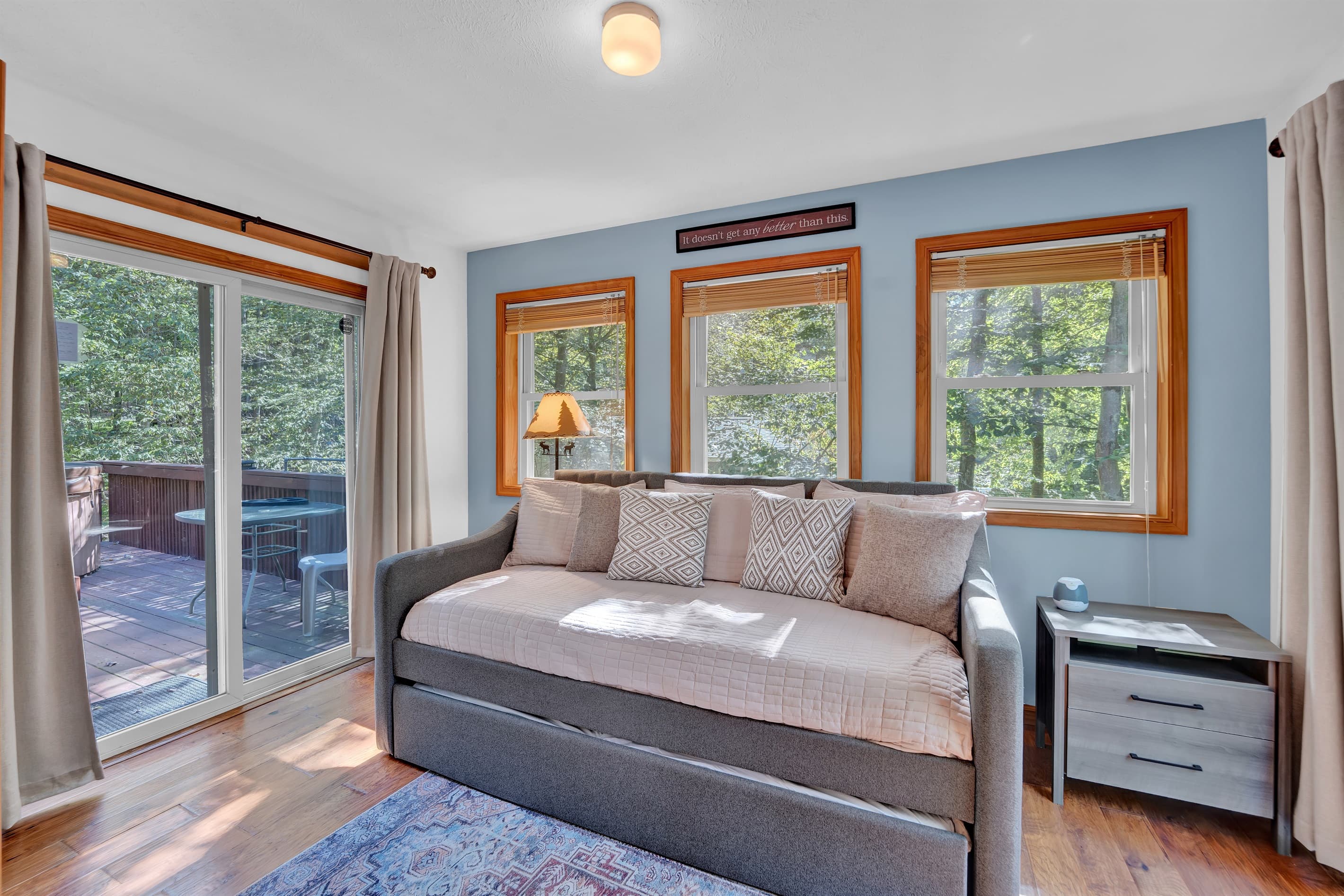 Daybed with trundle