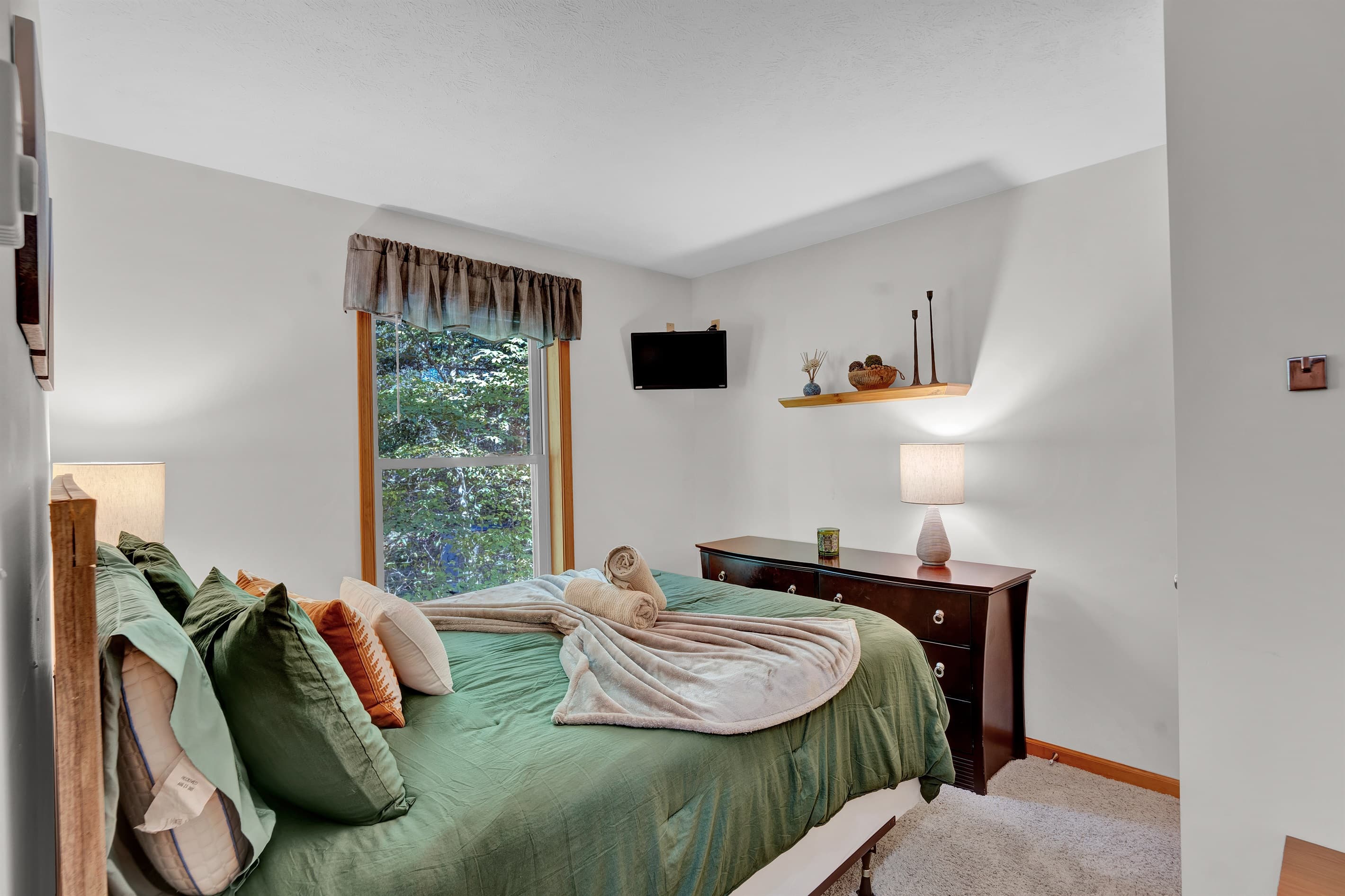 Bedroom with queen bed