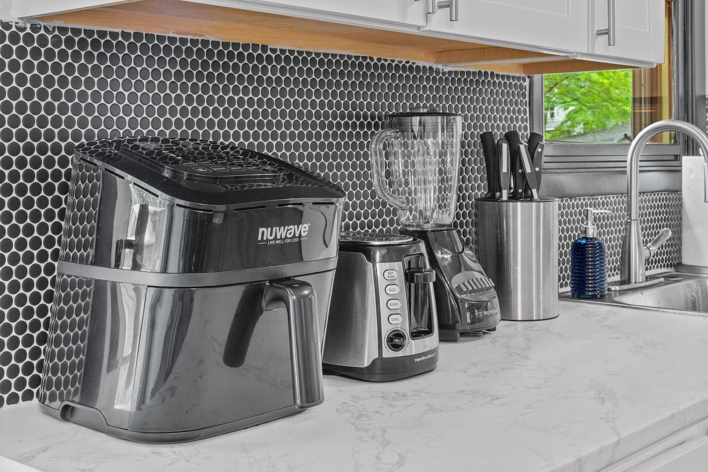 Make yourself at home in this fully stocked kitchen