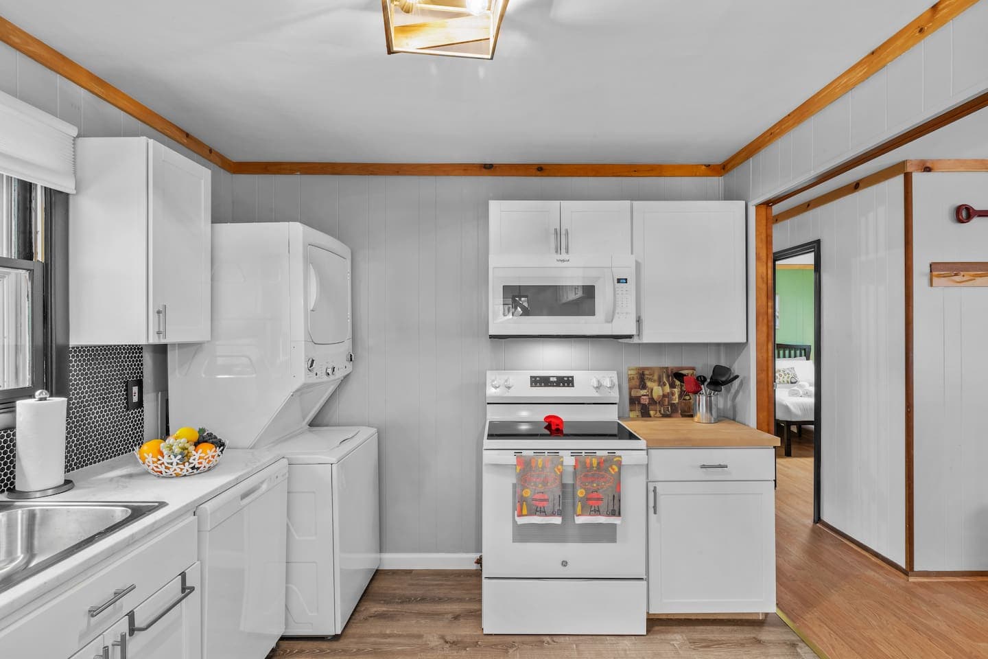 Make yourself at home in this fully stocked kitchen