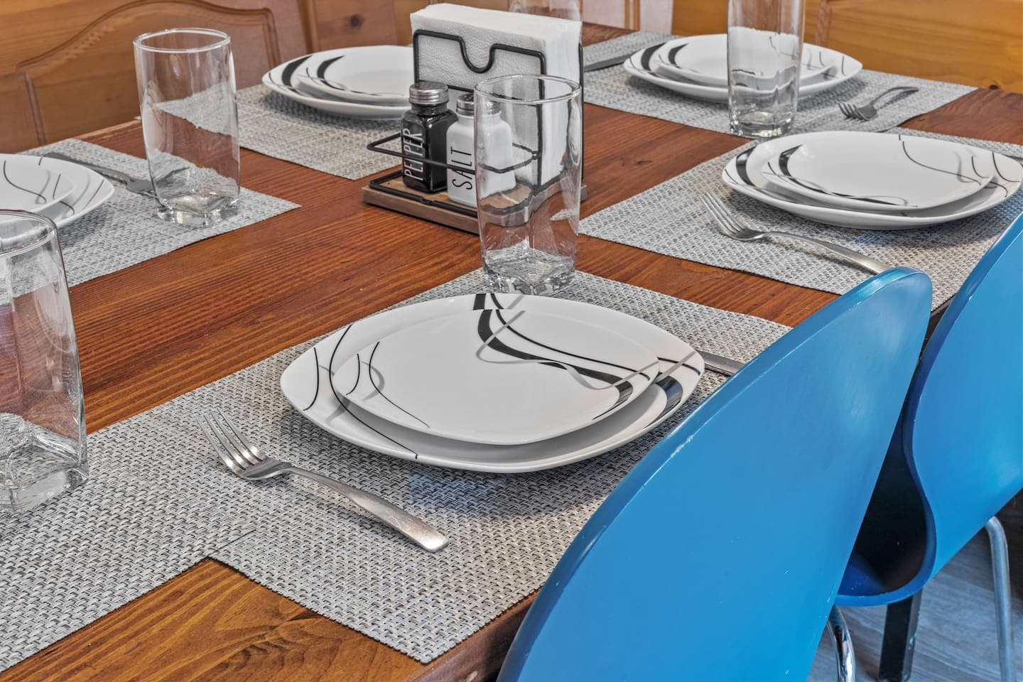 Cozy dining area tucked in the corner—great for gathering and conversation