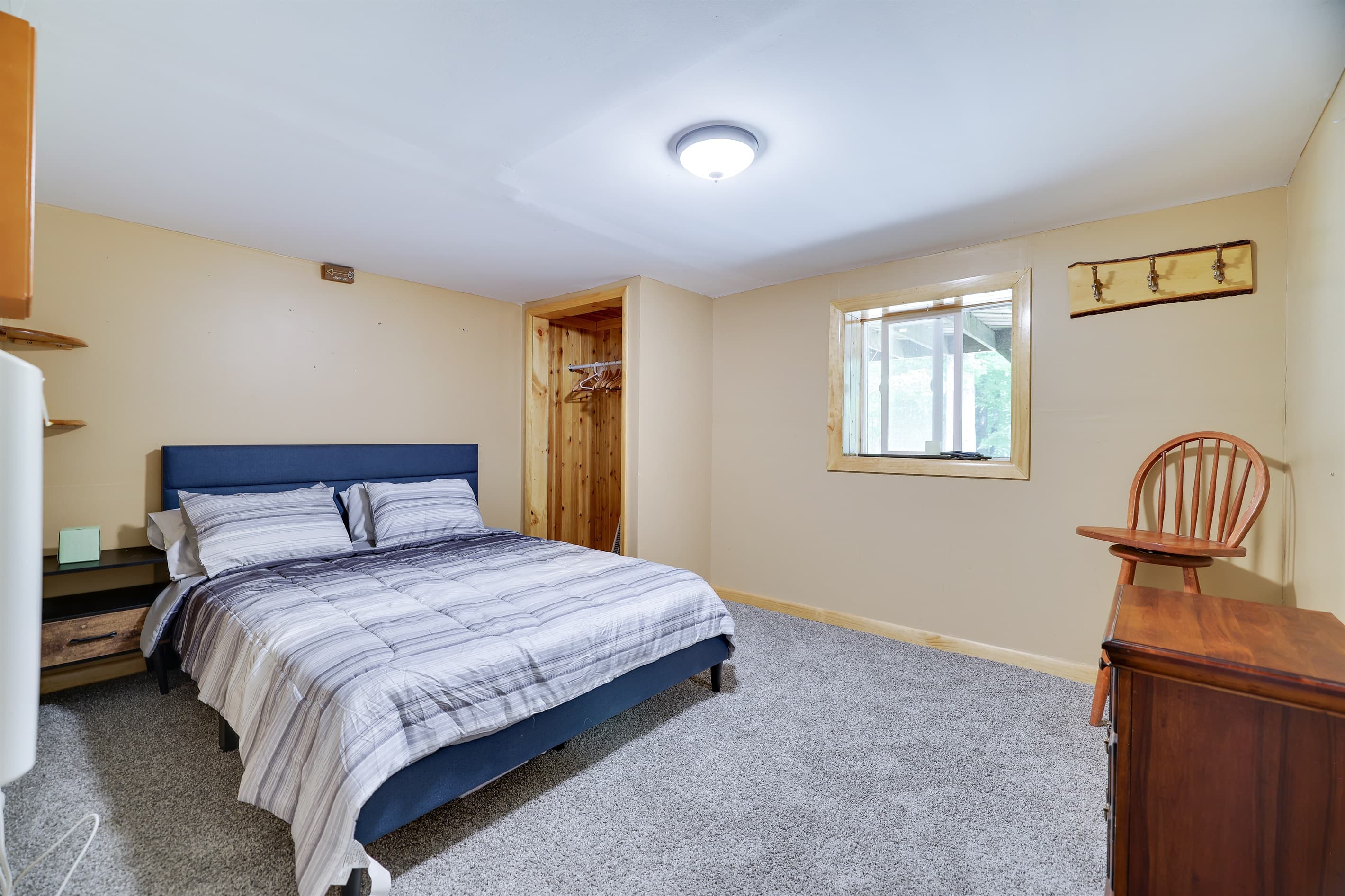Bonus room (lower level) with queen size bed