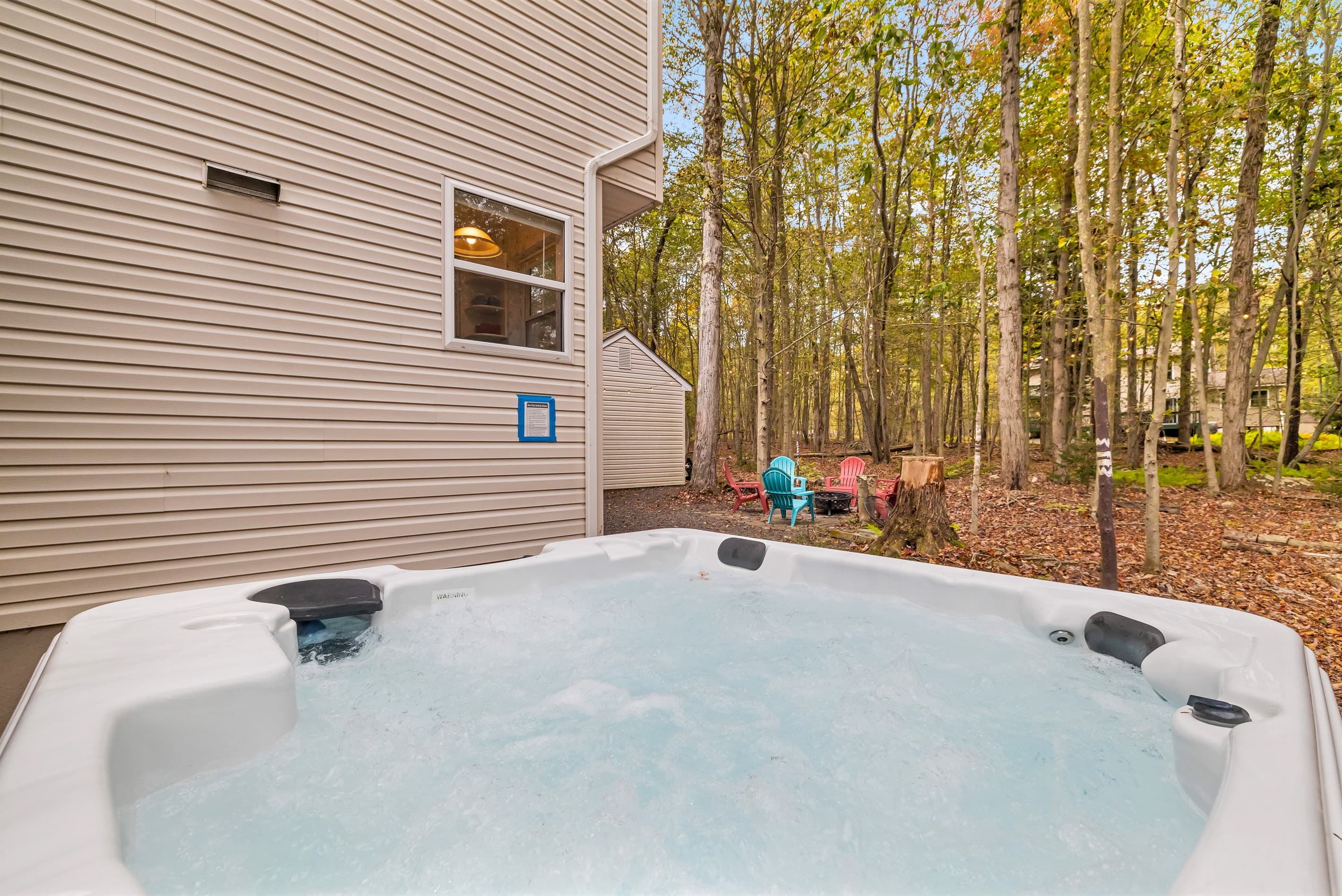 Outdoor hot tub in backyard - Poconos | Serhii Vacation Rentals
