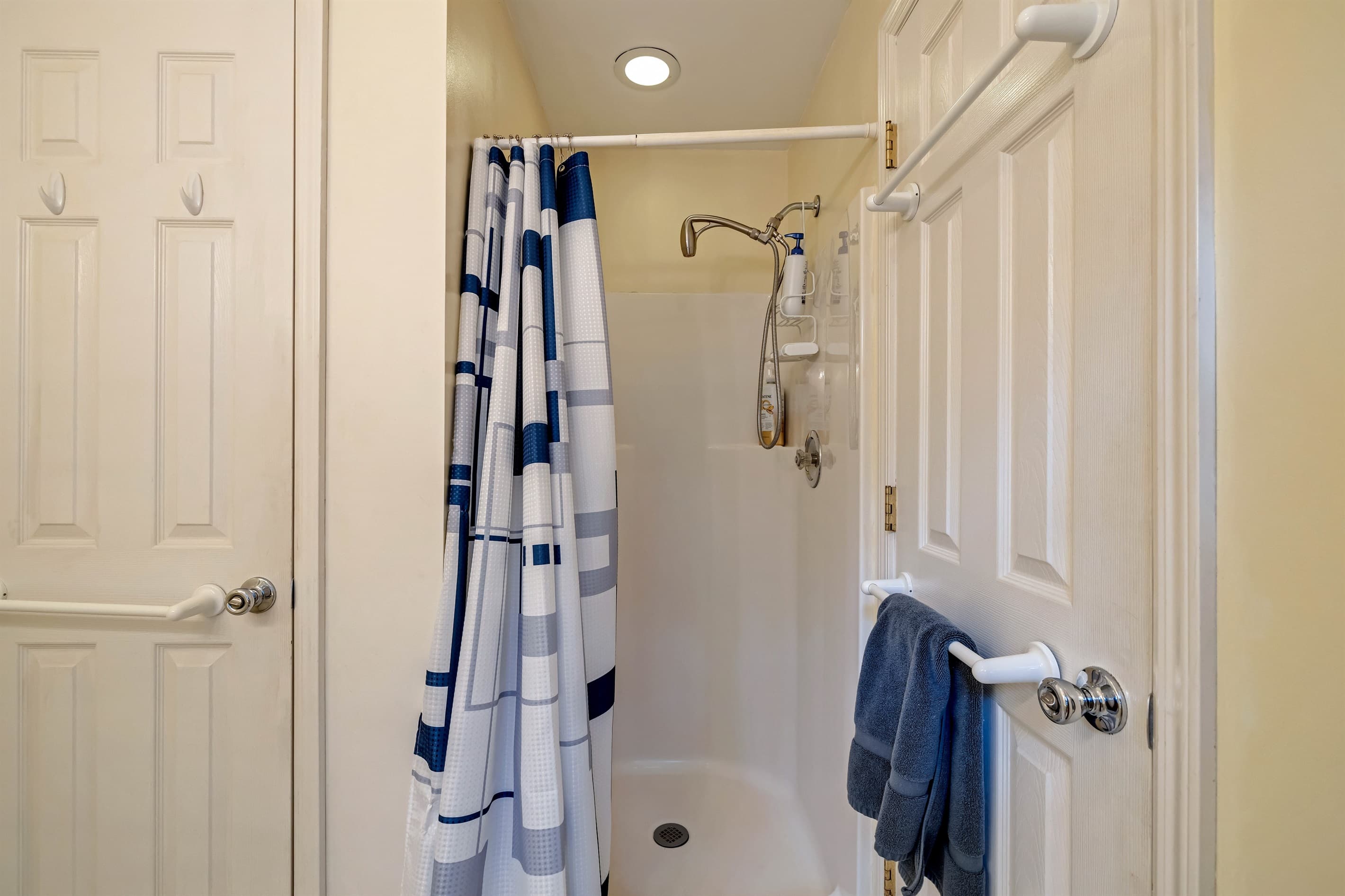 Bathroom on 1st floor with shower, vanity