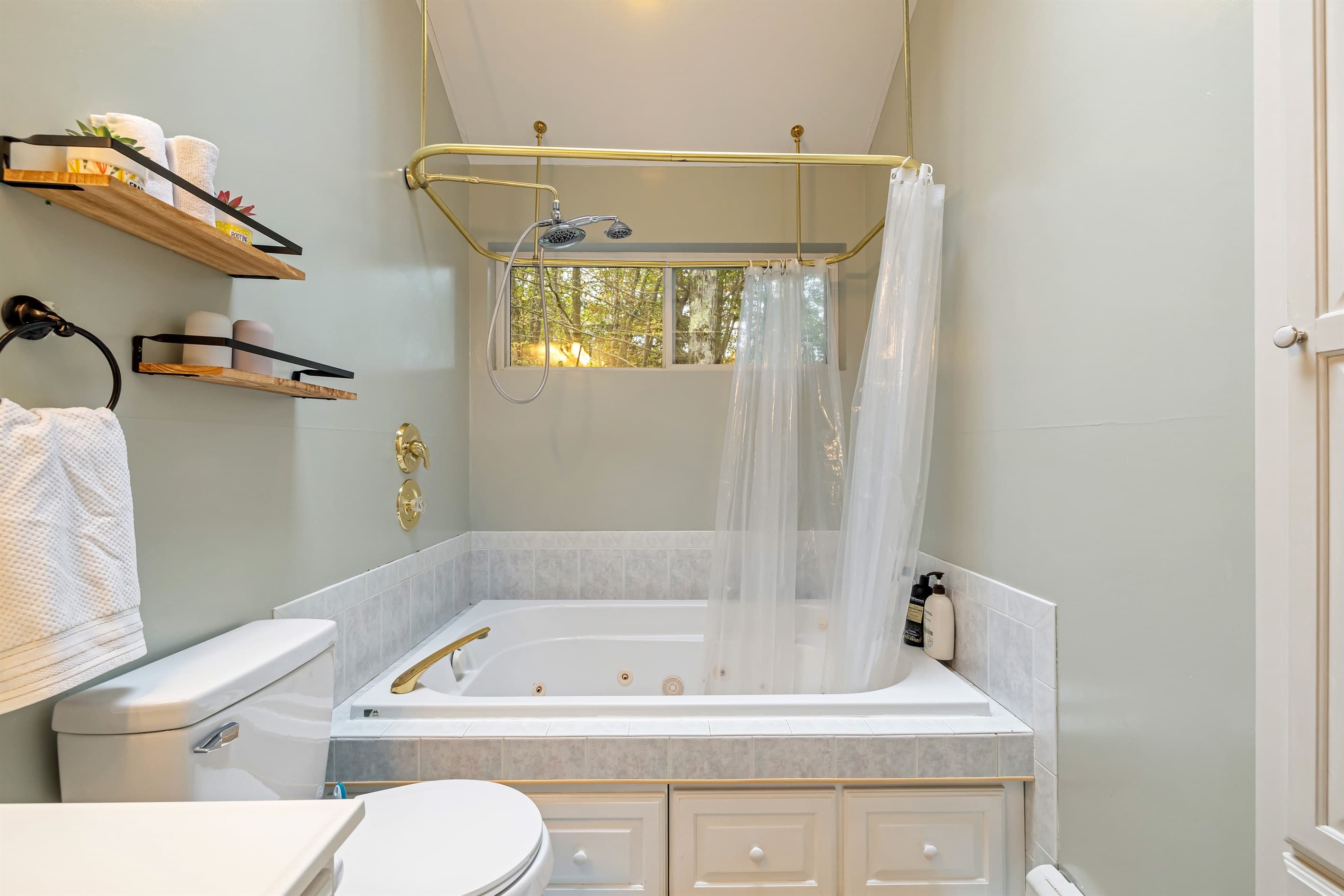 Bathroom with Jacuzzi on 2nd floor