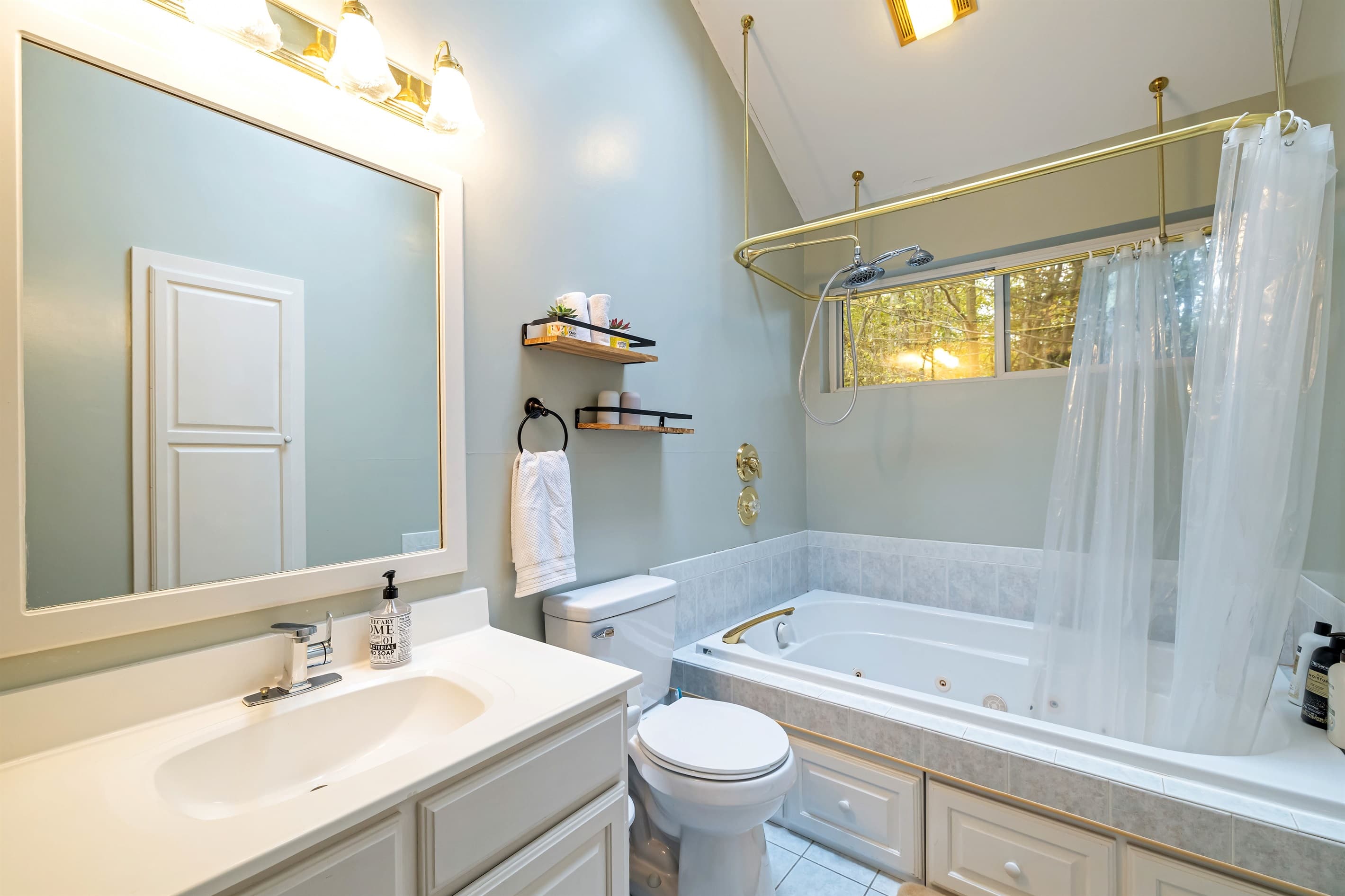 Bathroom with Jacuzzi on 2nd floor