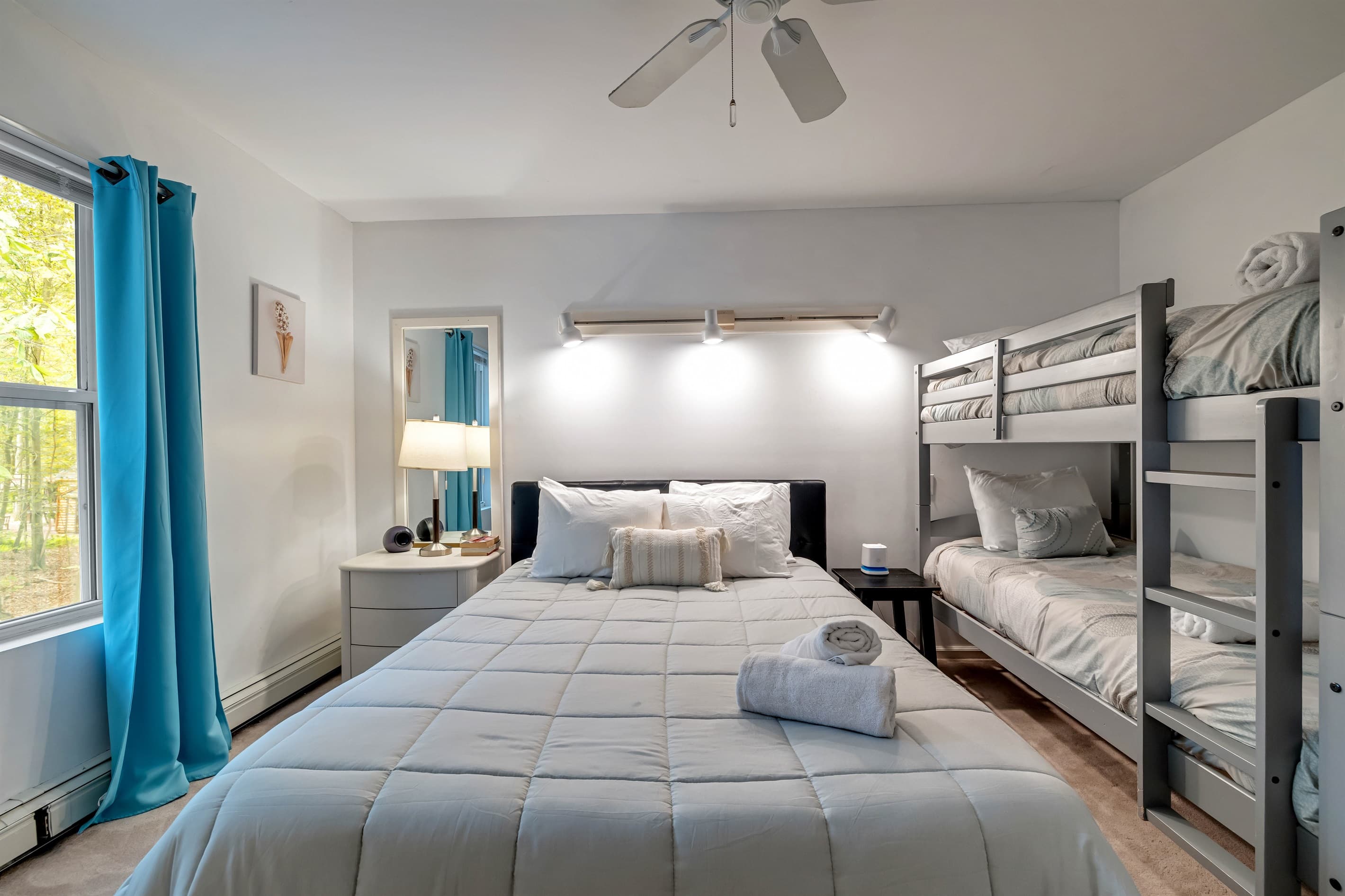 Bedroom on 2nd floor. Queen and bunk beds