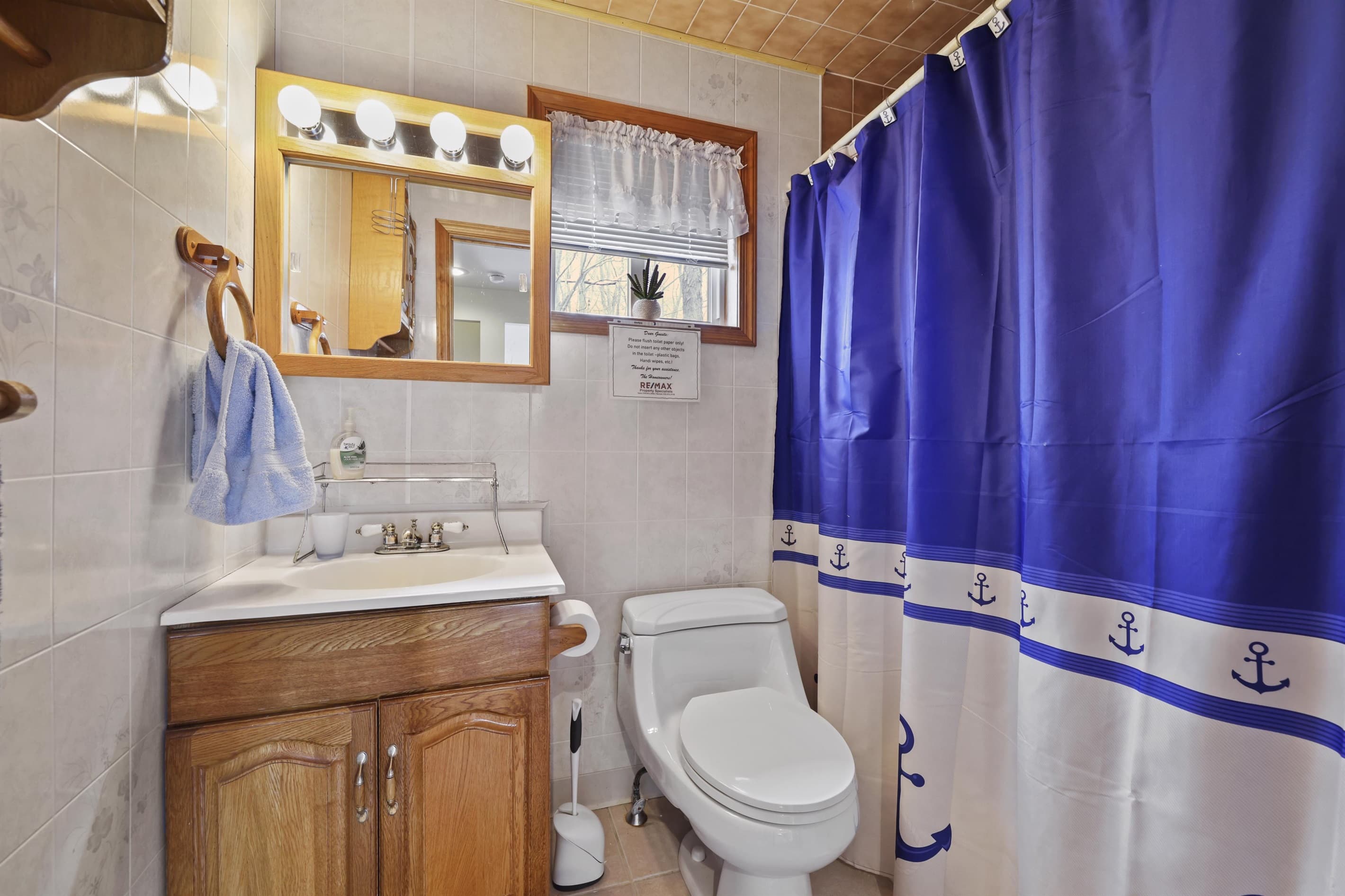 Bathroom 1 with tub, shower, toilet