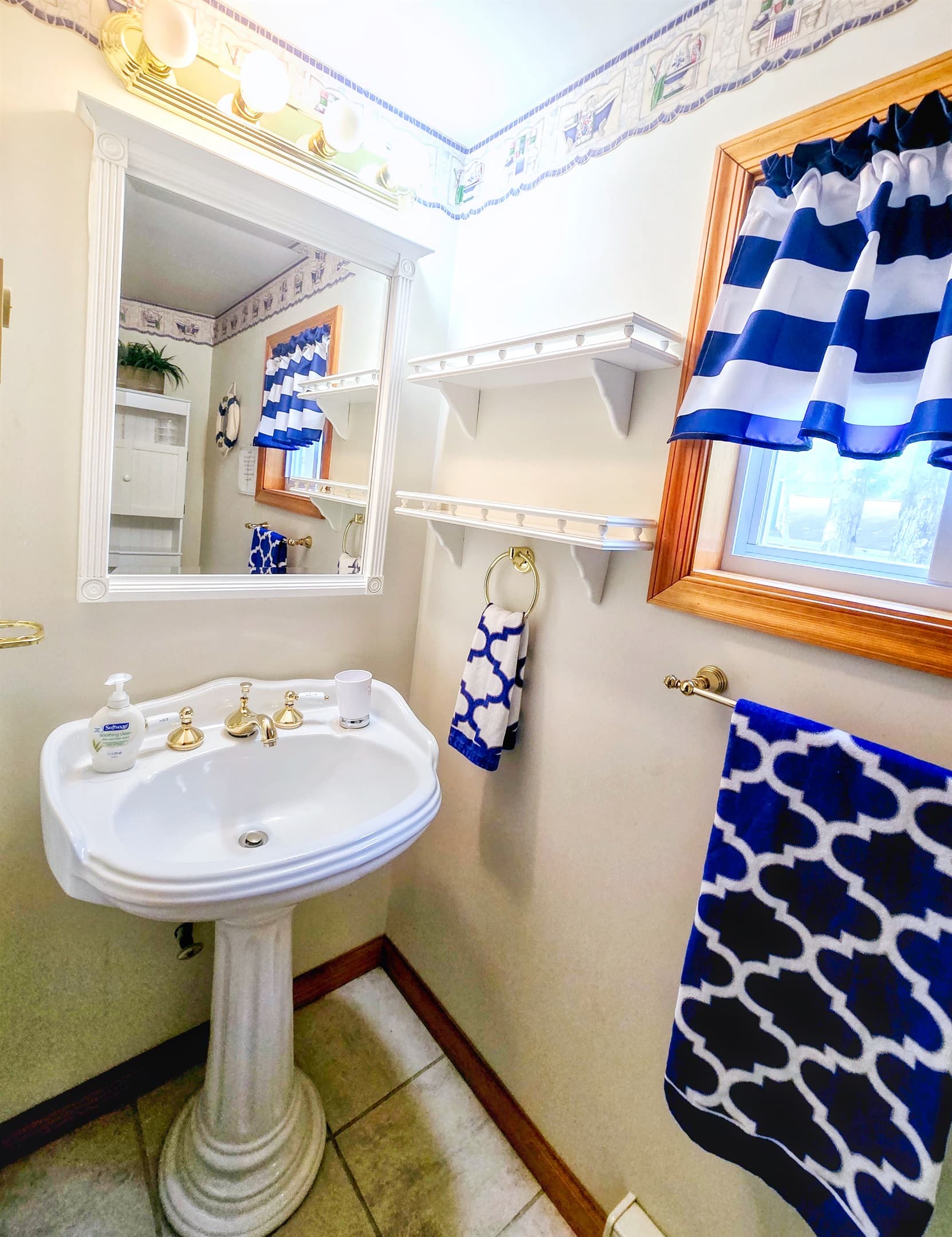 Bathroom 2, en-suite