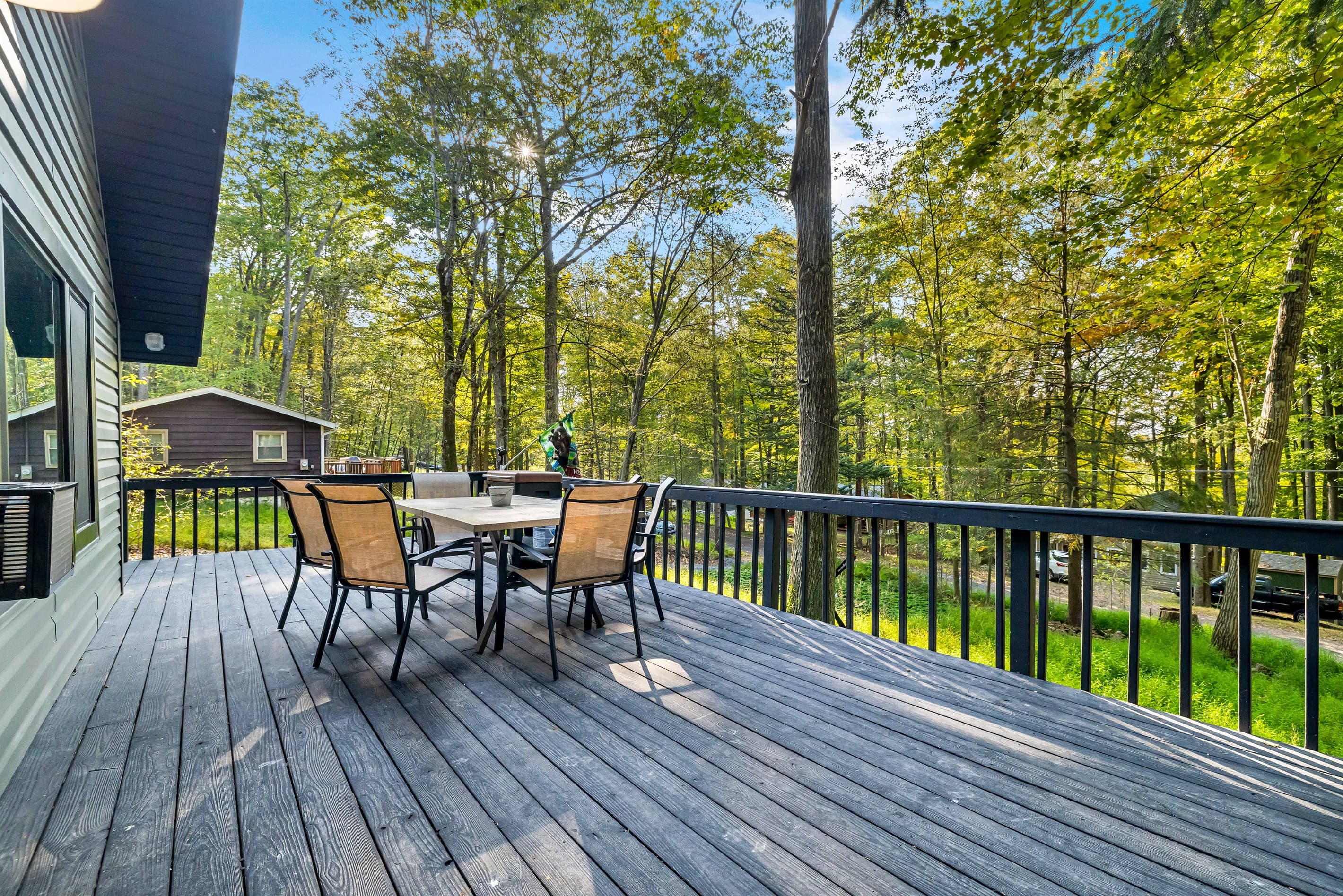 Front deck with table and seating