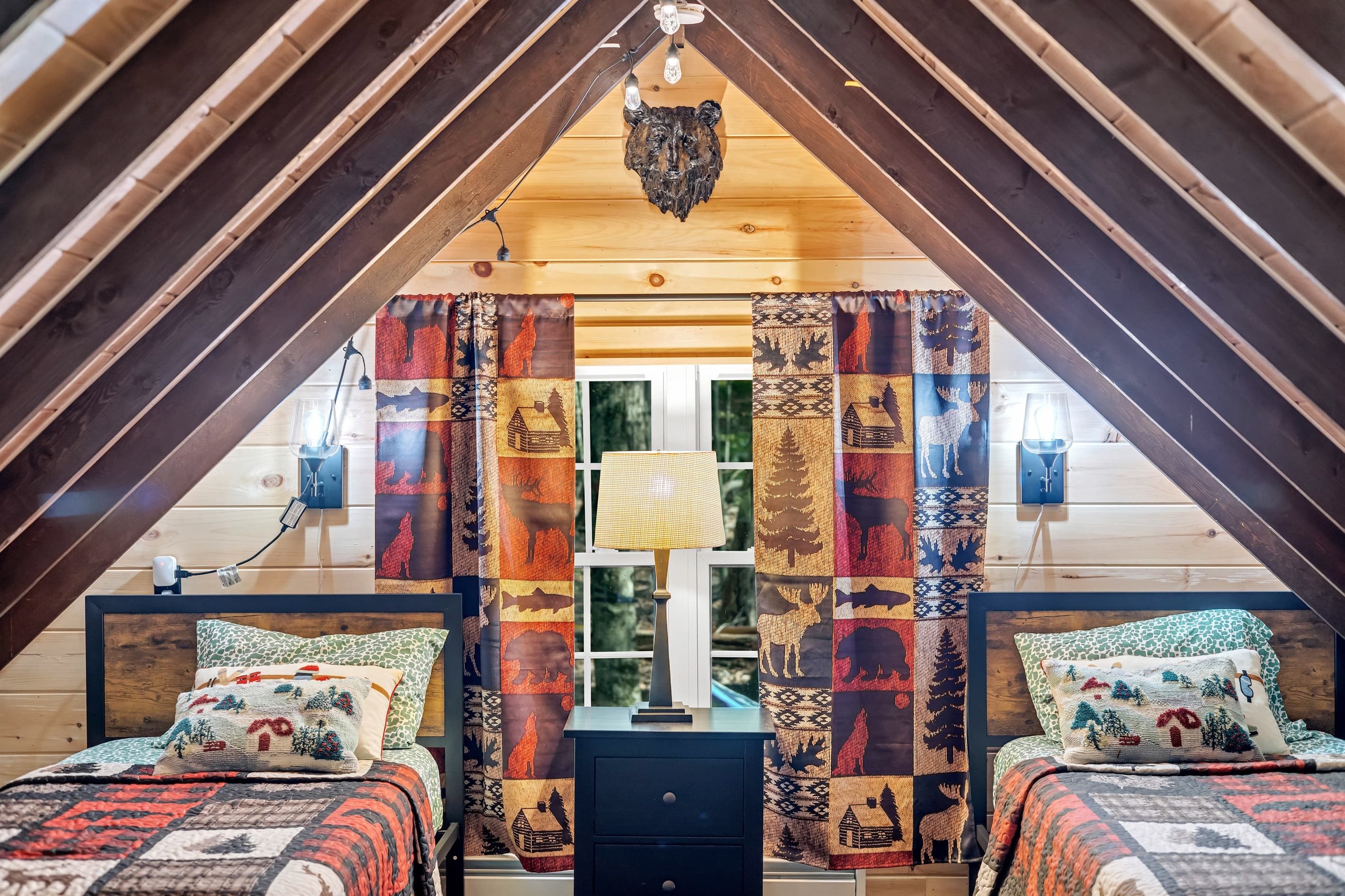 Loft with two twin beds