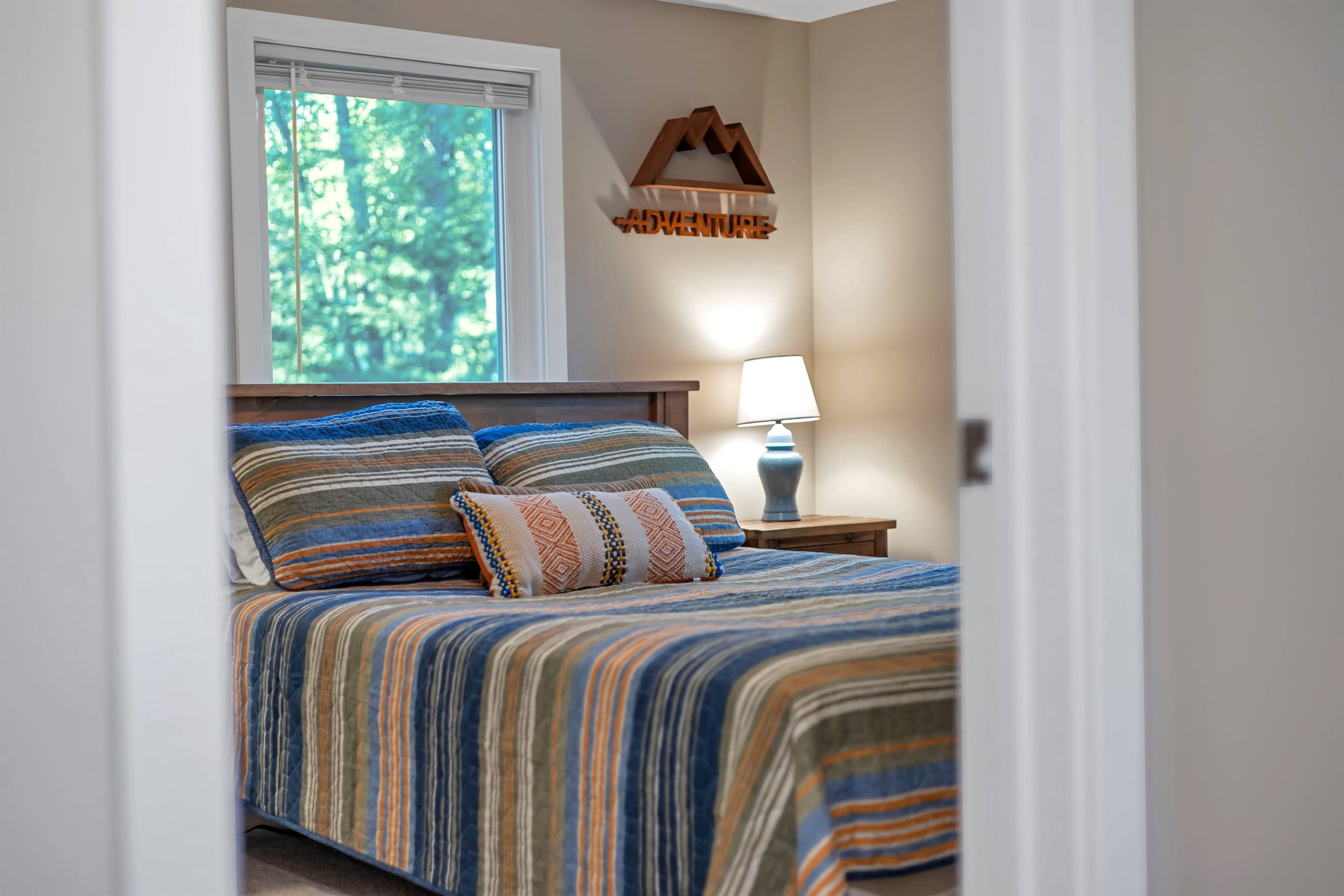 Bedroom with queen bed - Serhii Vacation Rentals